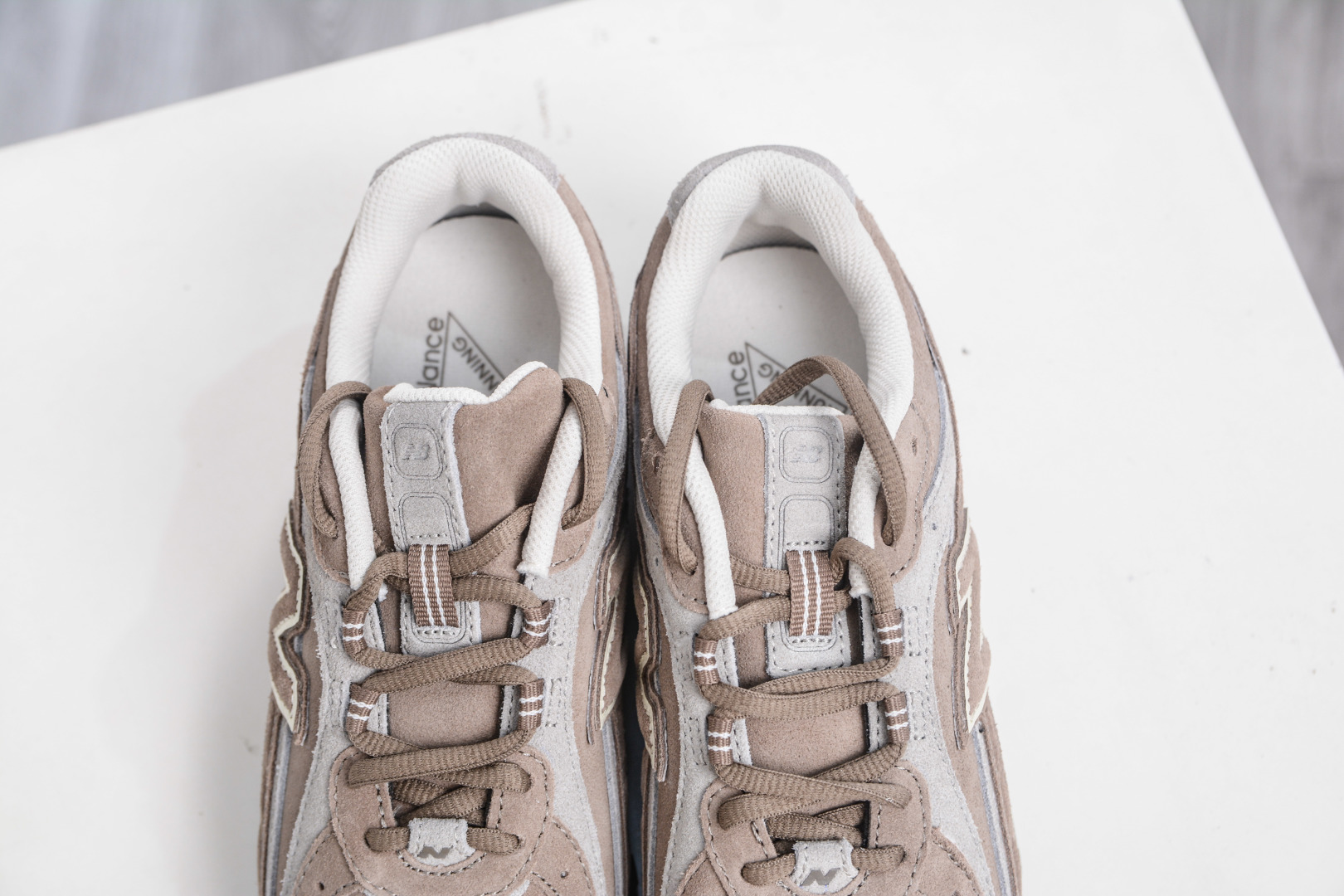 New Balance 204 Series: Retro Running Shoes in Light Brown - Authentic & Stylish 8 cmp i1757199610141 6631 0 7