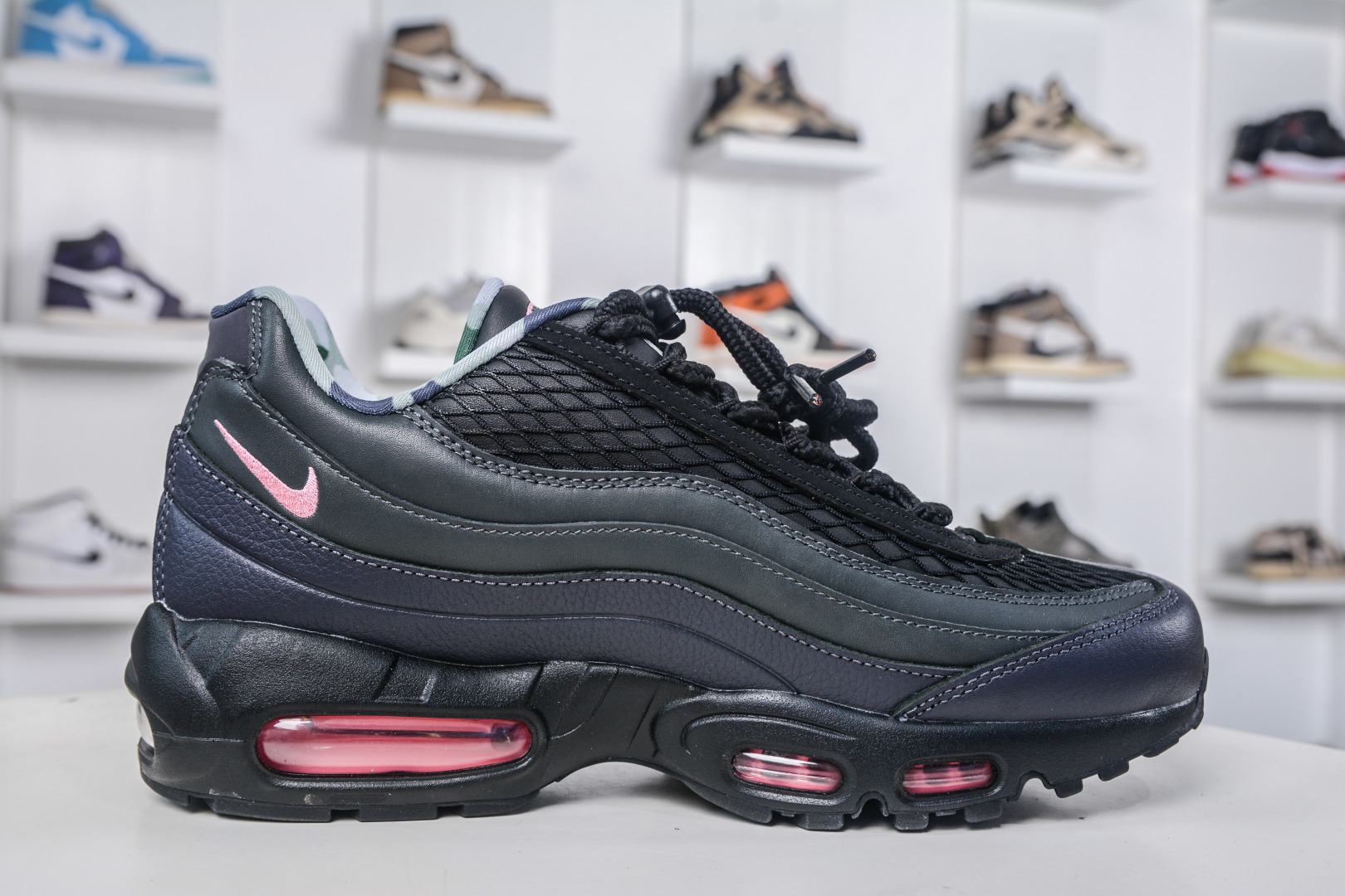 Corteiz x Nike Air Max 95: Retro Comfort & Iconic Style - Black/Pink 4 cmp i1757199749309 6278 0 2