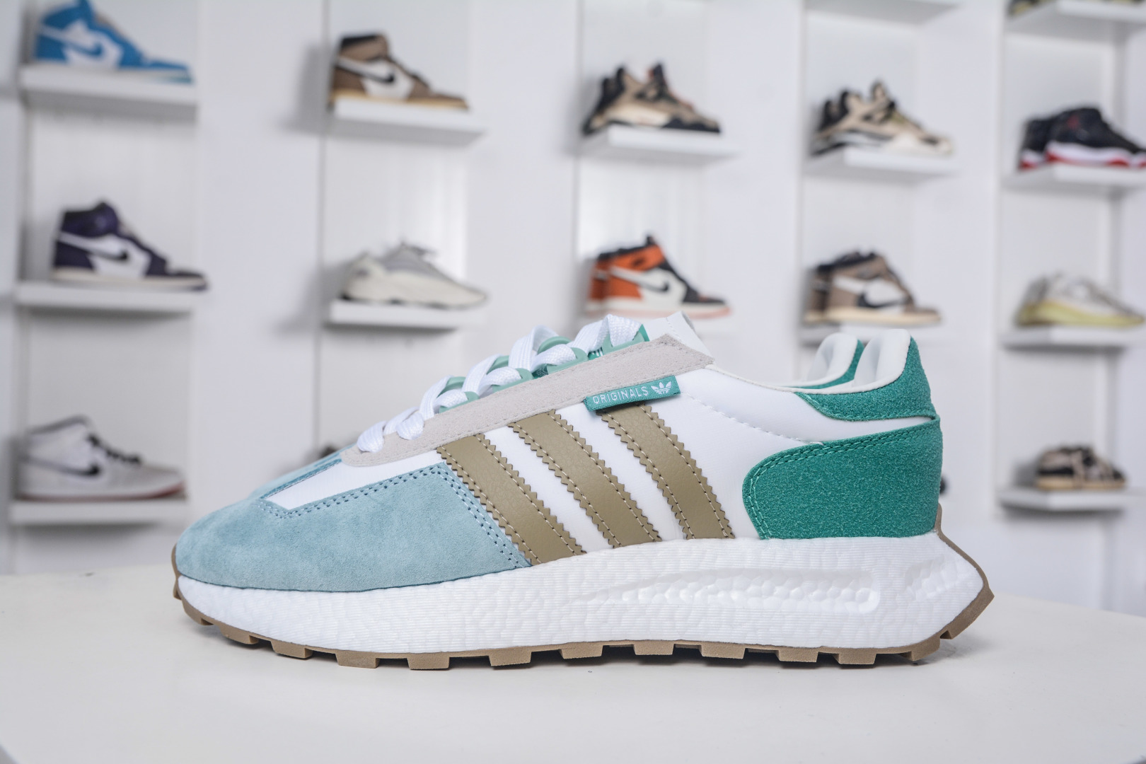 Adidas Originals Retropy E5 Boost Racing 1 Sneakers Retro Style IH3407 2 cmp i1757352065517 3954 0 0