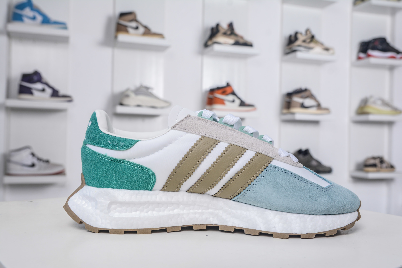 Adidas Originals Retropy E5 Boost Racing 1 Sneakers Retro Style IH3407 4 cmp i1757352065519 7717 0 2