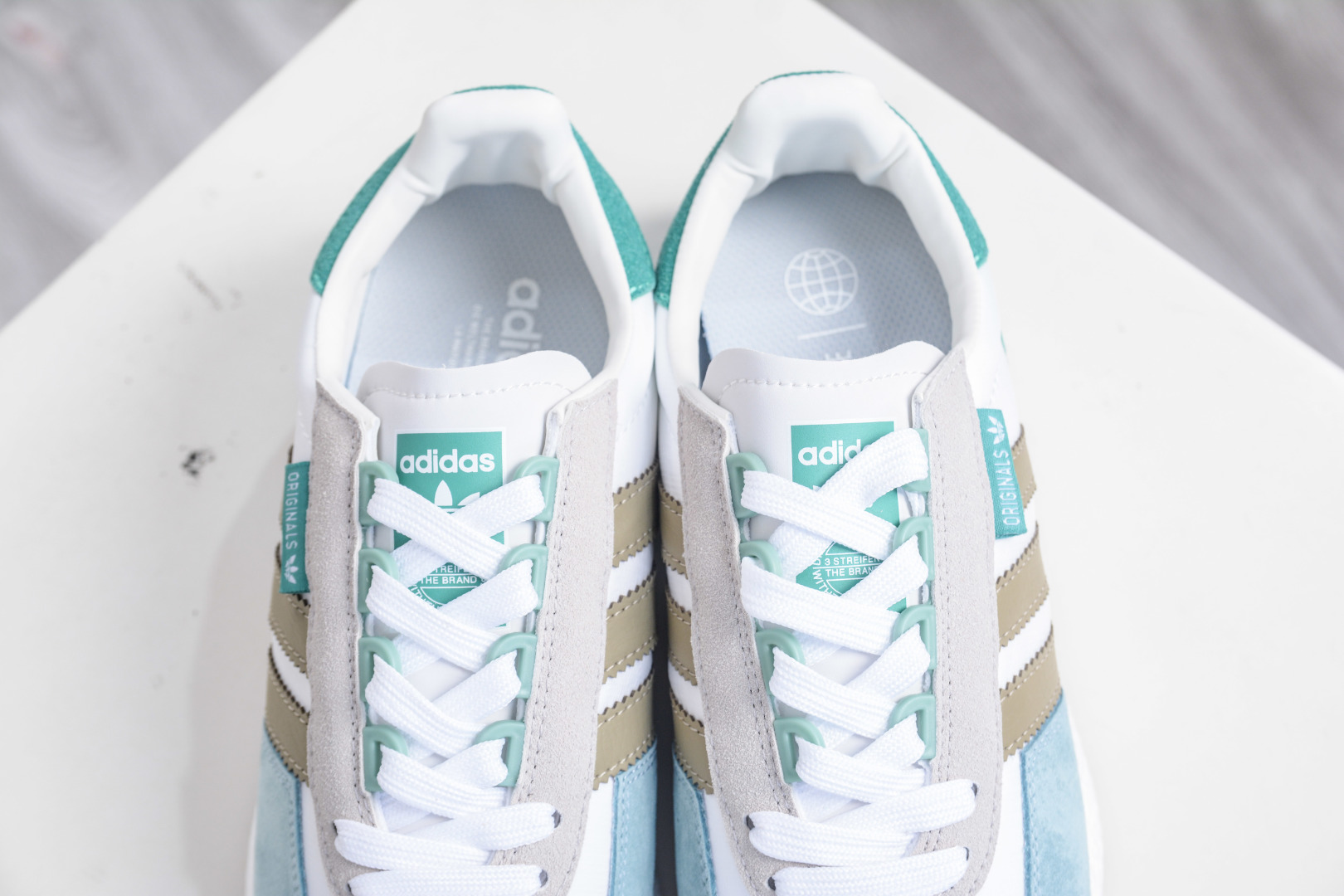 Adidas Originals Retropy E5 Boost Racing 1 Sneakers Retro Style IH3407 9 cmp i1757352066742 3700 0 7