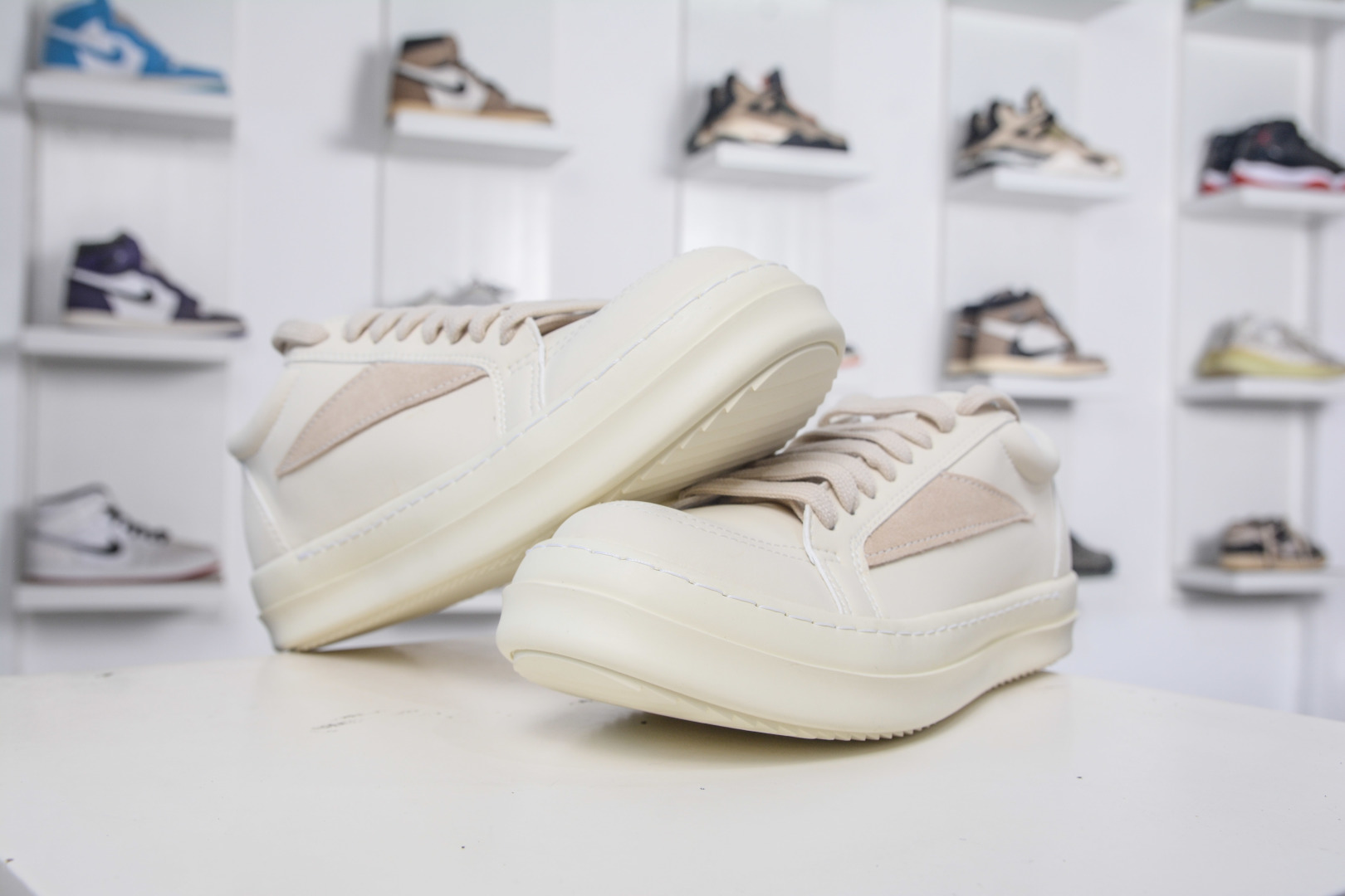 RICK OWENS Hollywood Low-Top Lace-Up Sneakers - Round Toe, Comfortable Fit 4 cmp i1757352650752 2698 0 3