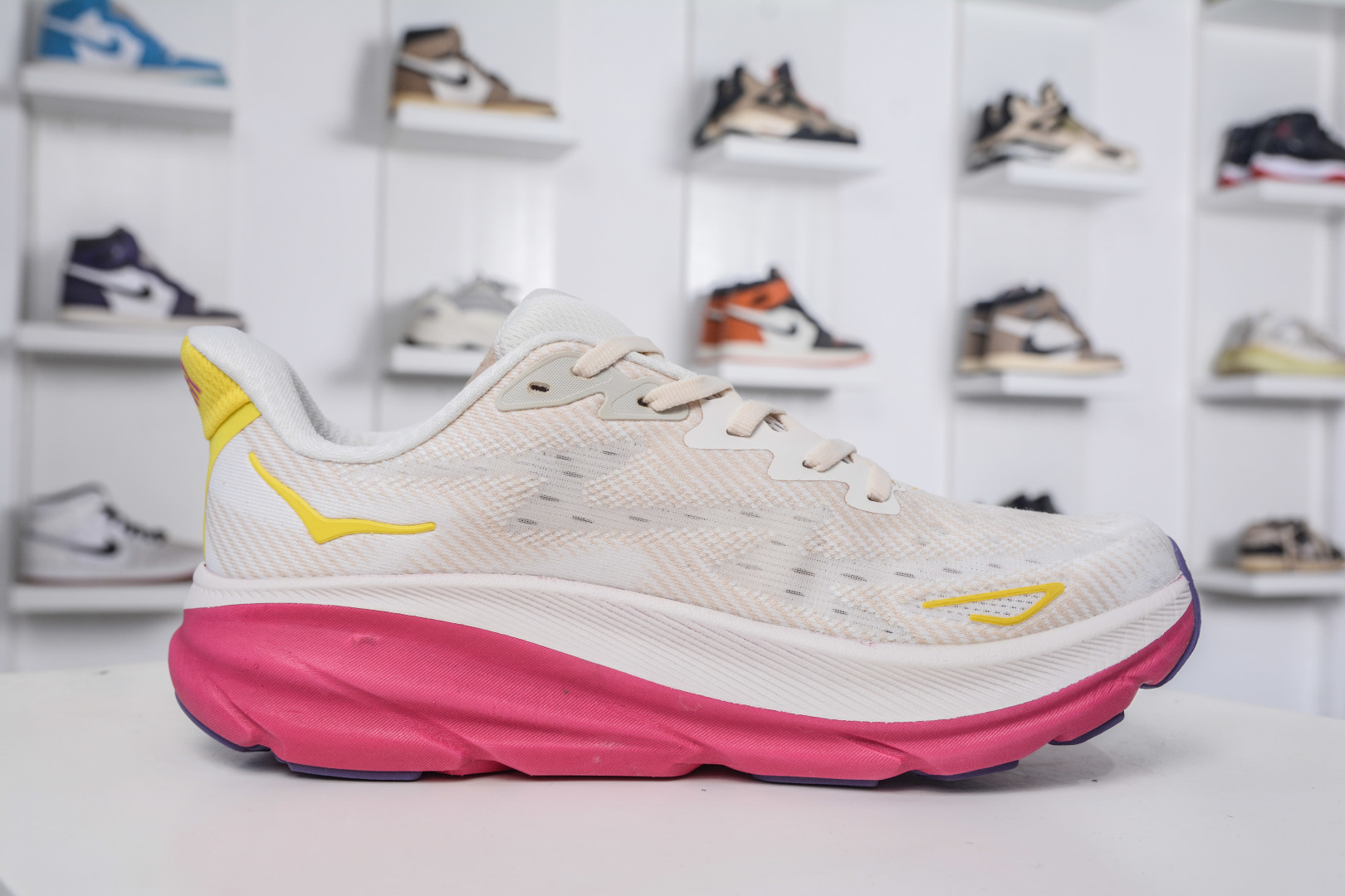 Hoka One One Clifton 9 Low Sneakers - Lightweight Cushioned Running Shoes 4 cmp i1757358252466 8447 0 2