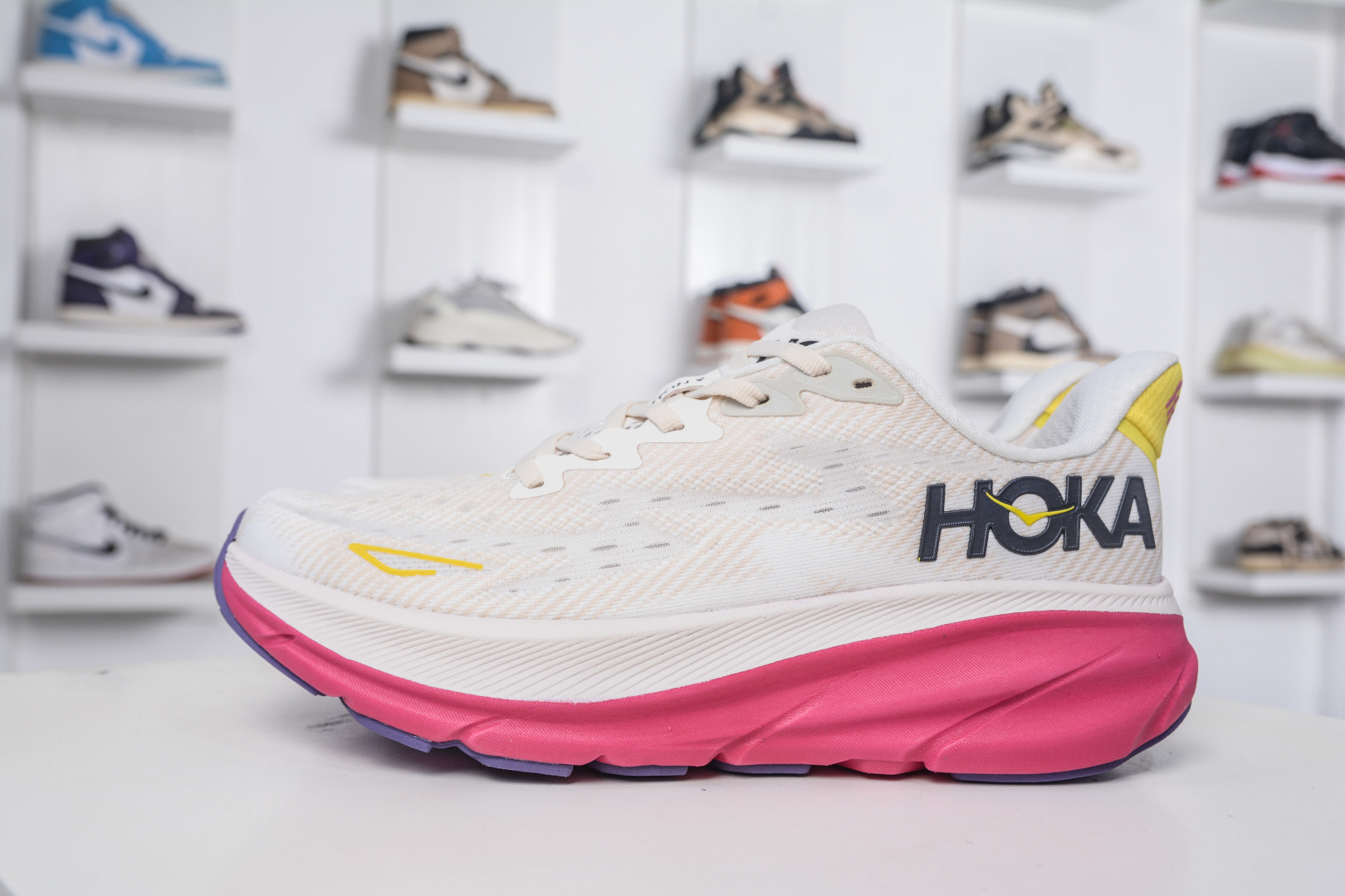 Hoka One One Clifton 9 Low Sneakers - Lightweight Cushioned Running Shoes 2 cmp i1757358254149 315 0 0