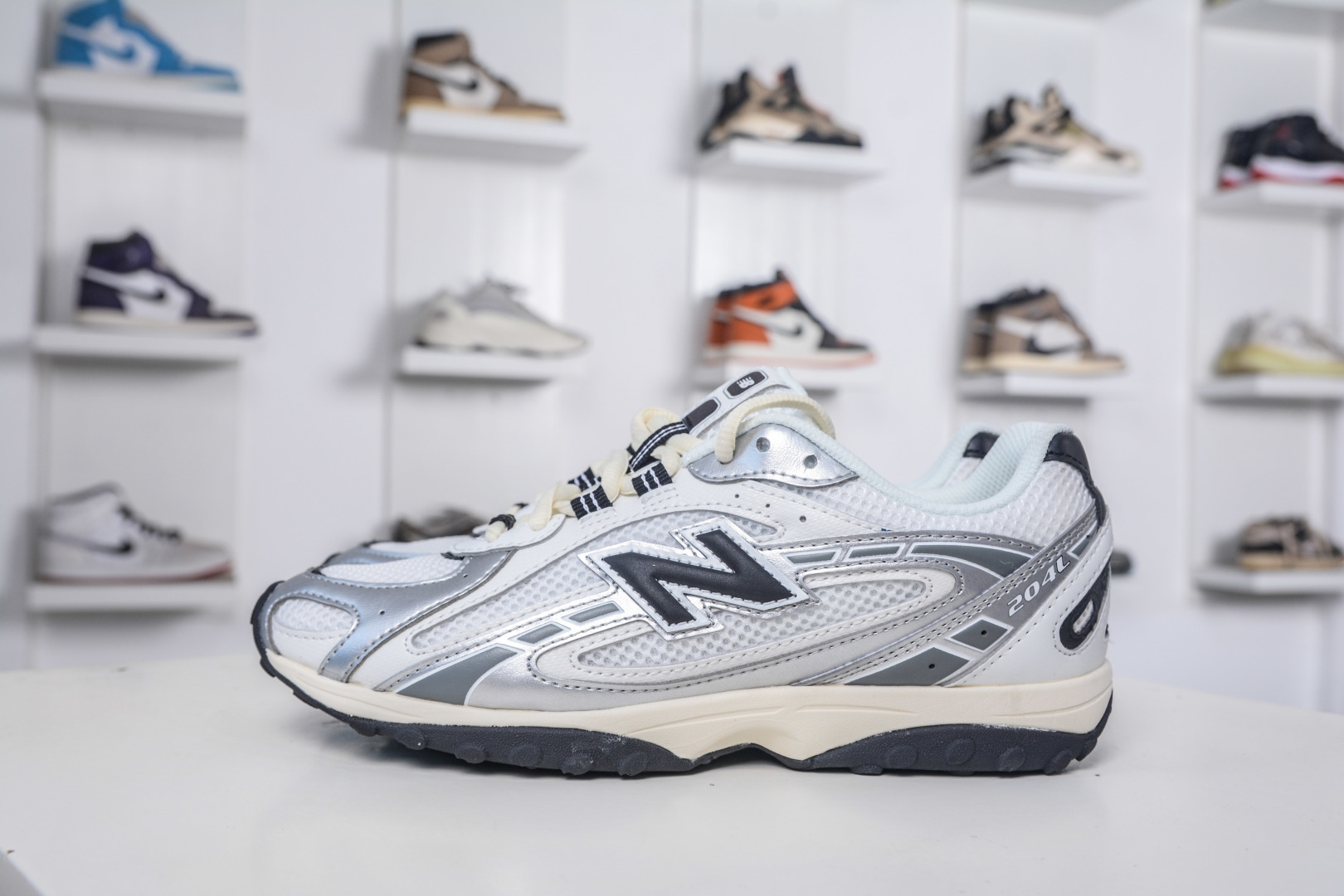 New Balance 204 Series White Silver Black Retro Running Shoes - U204LSWD 2 cmp i1757358325163 3680 0 0