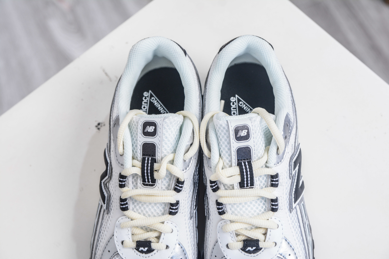 New Balance 204 Series White Silver Black Retro Running Shoes - U204LSWD 9 cmp i1757358325164 2026 0 7