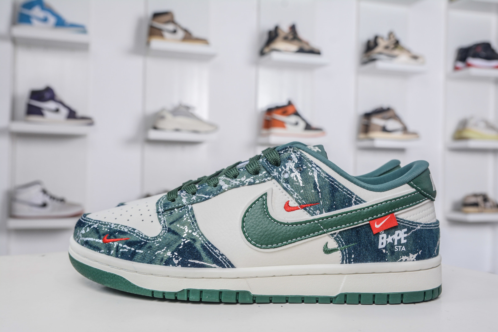 Nike SB Dunk Low x BAPE White Green Collaboration Sneakers 1 cmp i1757439493880 4955 0 0