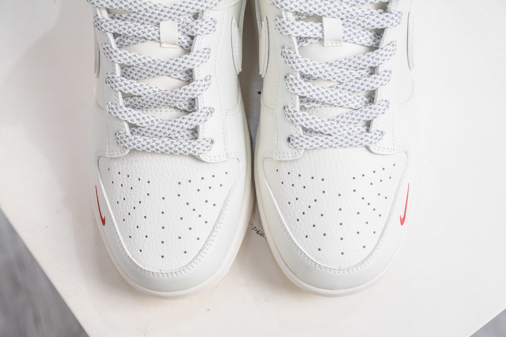 Nike SB Dunk Low x Supreme Collab - Premium Leather, Stylish Cream/Red Sneakers 9 cmp i1757439547078 7282 0 8