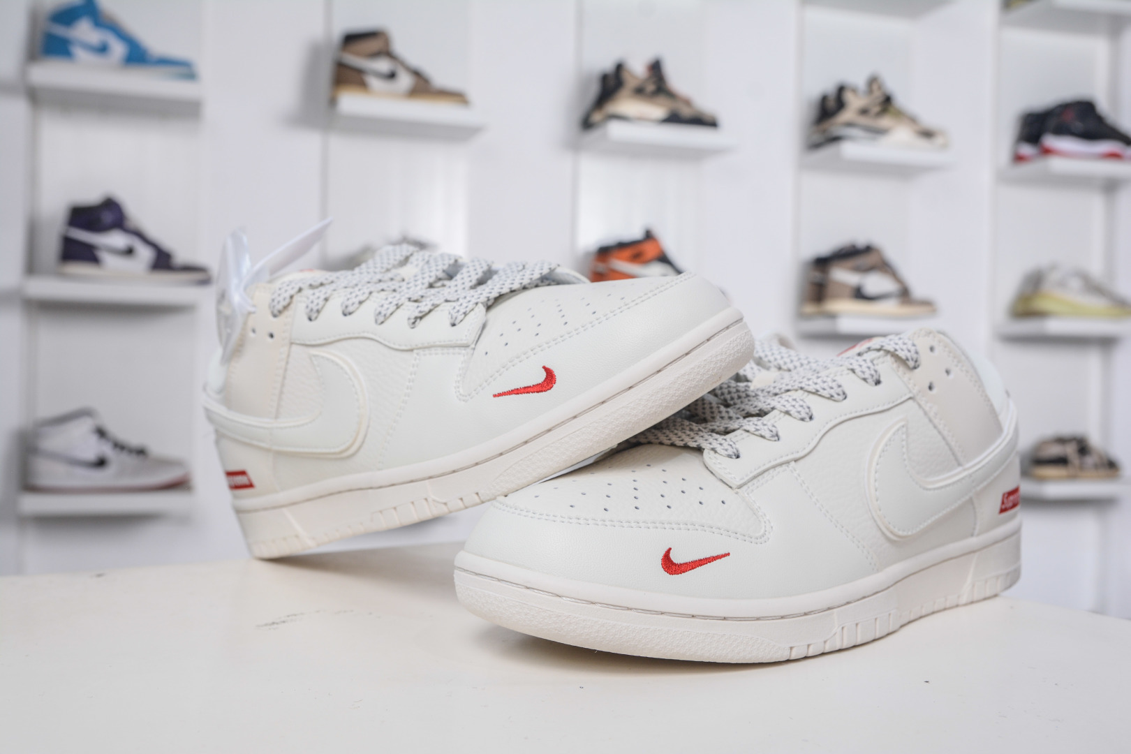 Nike SB Dunk Low x Supreme Collab - Premium Leather, Stylish Cream/Red Sneakers 4 cmp i1757439548097 8758 0 3