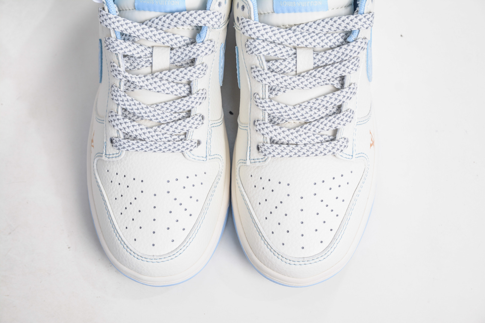 Nike SB Dunk Low x Louis Vuitton LV联名-白天蓝 JP1628-005 Nike SB Dunk Low x Louis Vuitton LV联名-白天蓝 JP1628-005