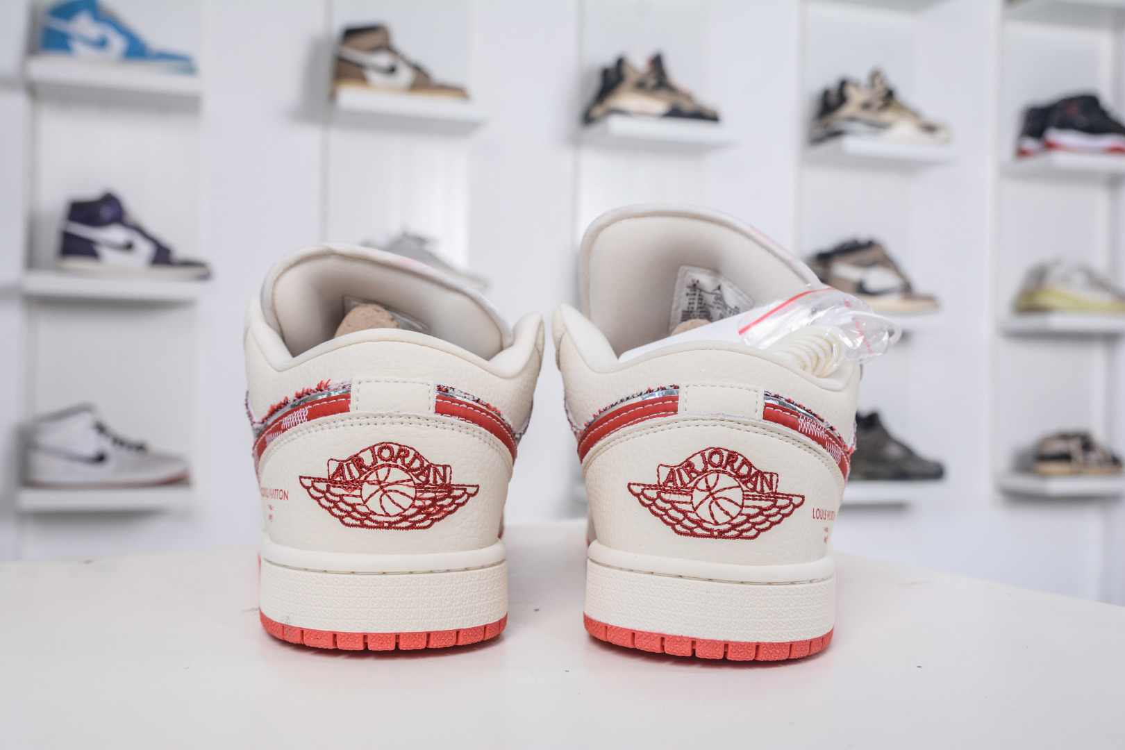 Nike Jordan Low x Louis Vuitton LV联名-白红牛仔 QG1988-010 Nike Jordan Low x Louis Vuitton LV联名-白红牛仔 QG1988-010