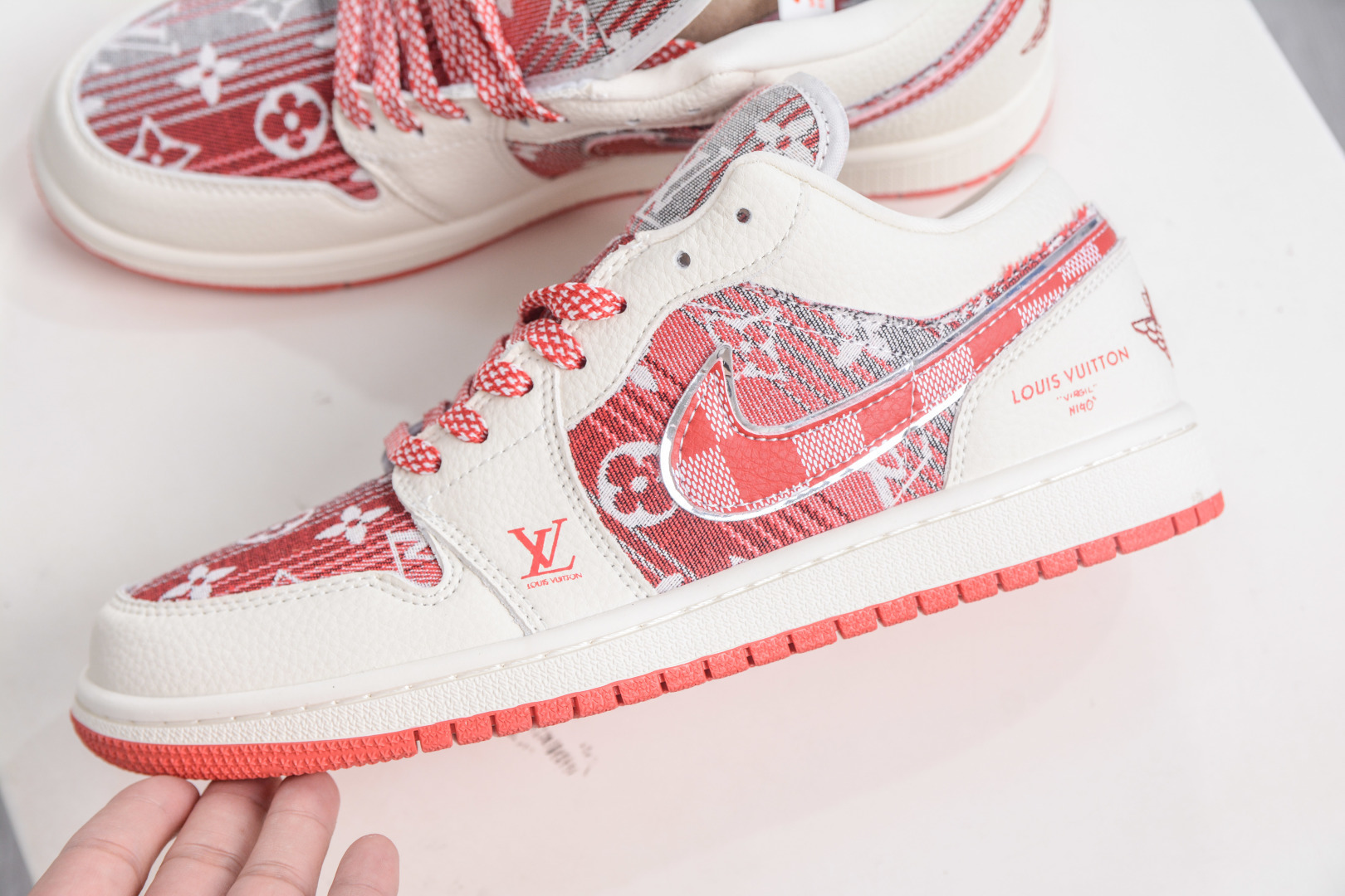 Nike Jordan Low x Louis Vuitton LV联名-白红牛仔 QG1988-010 Nike Jordan Low x Louis Vuitton LV联名-白红牛仔 QG1988-010