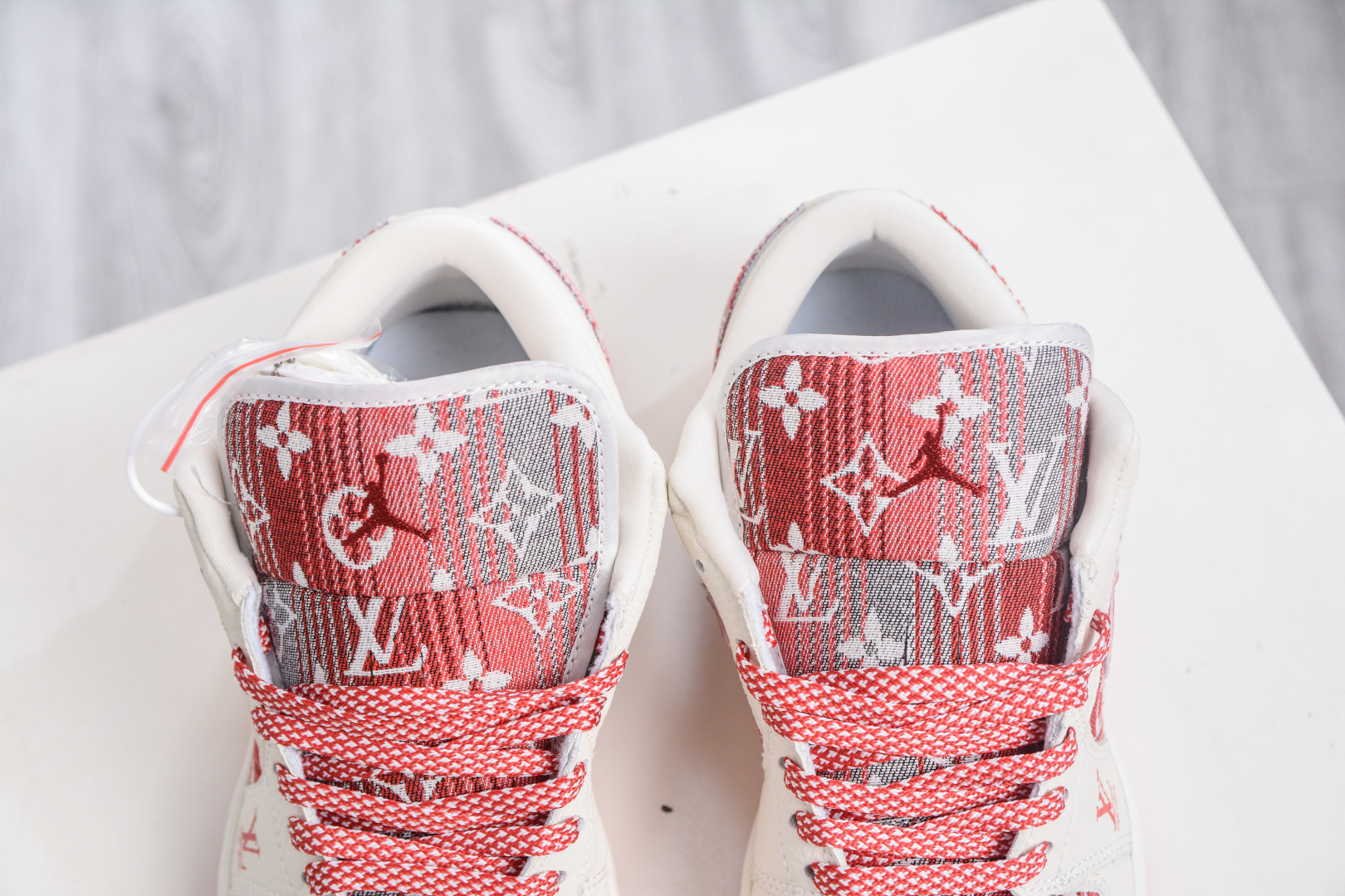 Nike Jordan Low x Louis Vuitton LV联名-白红牛仔 QG1988-010 Nike Jordan Low x Louis Vuitton LV联名-白红牛仔 QG1988-010