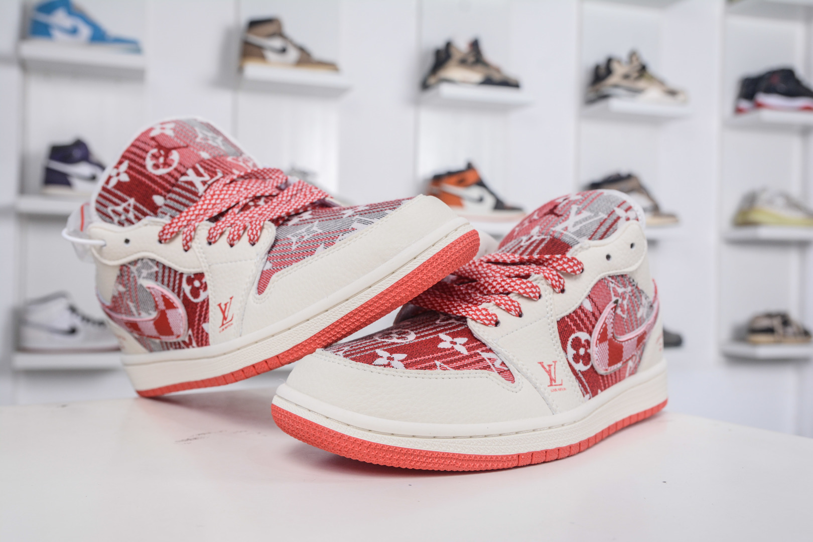 Nike Jordan Low x Louis Vuitton LV联名-白红牛仔 QG1988-010 Nike Jordan Low x Louis Vuitton LV联名-白红牛仔 QG1988-010