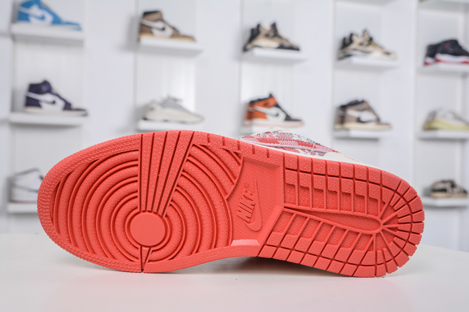 Nike Jordan Low x Louis Vuitton LV联名-白红牛仔 QG1988-010 Nike Jordan Low x Louis Vuitton LV联名-白红牛仔 QG1988-010