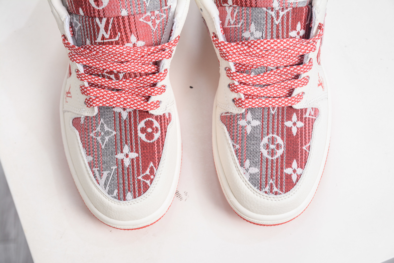 Nike Jordan Low x Louis Vuitton LV联名-白红牛仔 QG1988-010 Nike Jordan Low x Louis Vuitton LV联名-白红牛仔 QG1988-010