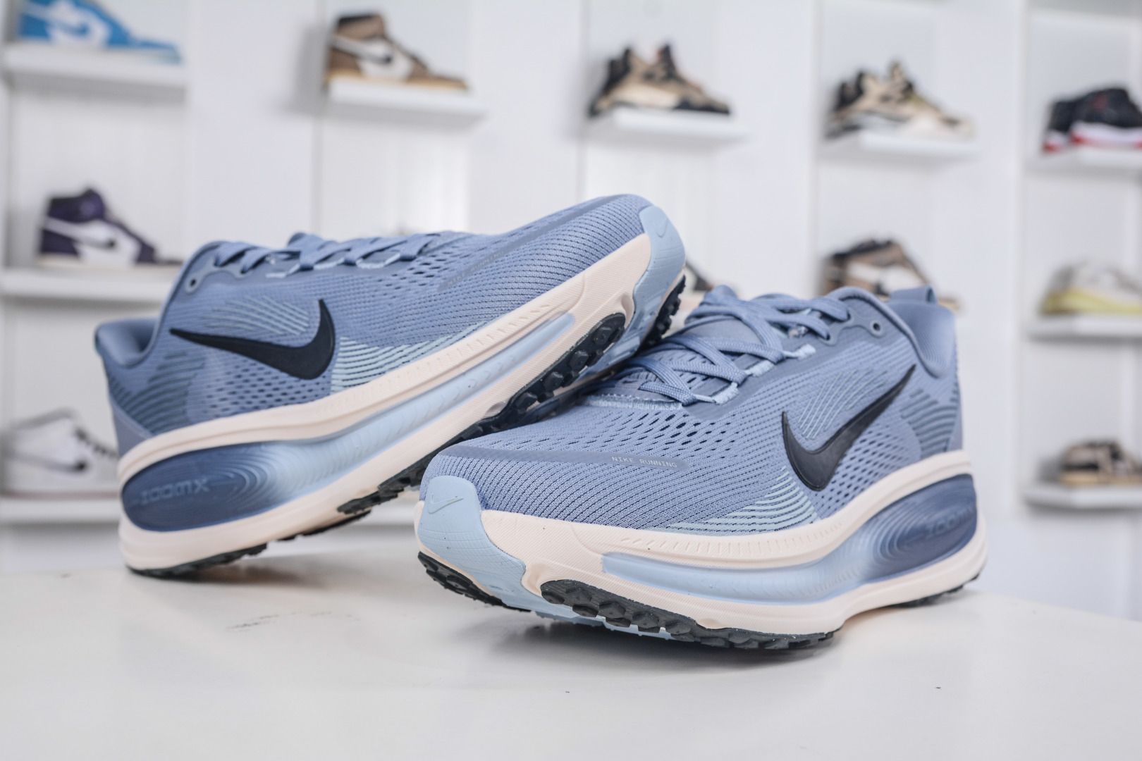 X版 Nike Vomero 18 时尚舒适防滑耐磨 低帮 休闲训练跑步鞋 HM6803-402 X版 Nike Vomero 18 时尚舒适防滑耐磨 低帮 休闲训练跑步鞋 HM6803-402