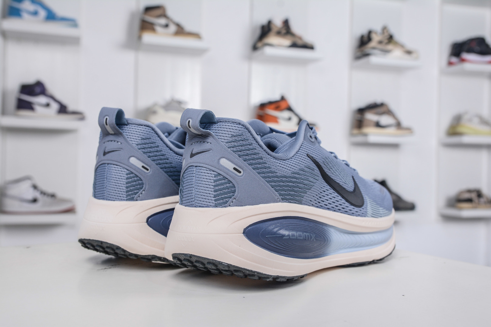 X版 Nike Vomero 18 时尚舒适防滑耐磨 低帮 休闲训练跑步鞋 HM6803-402 X版 Nike Vomero 18 时尚舒适防滑耐磨 低帮 休闲训练跑步鞋 HM6803-402