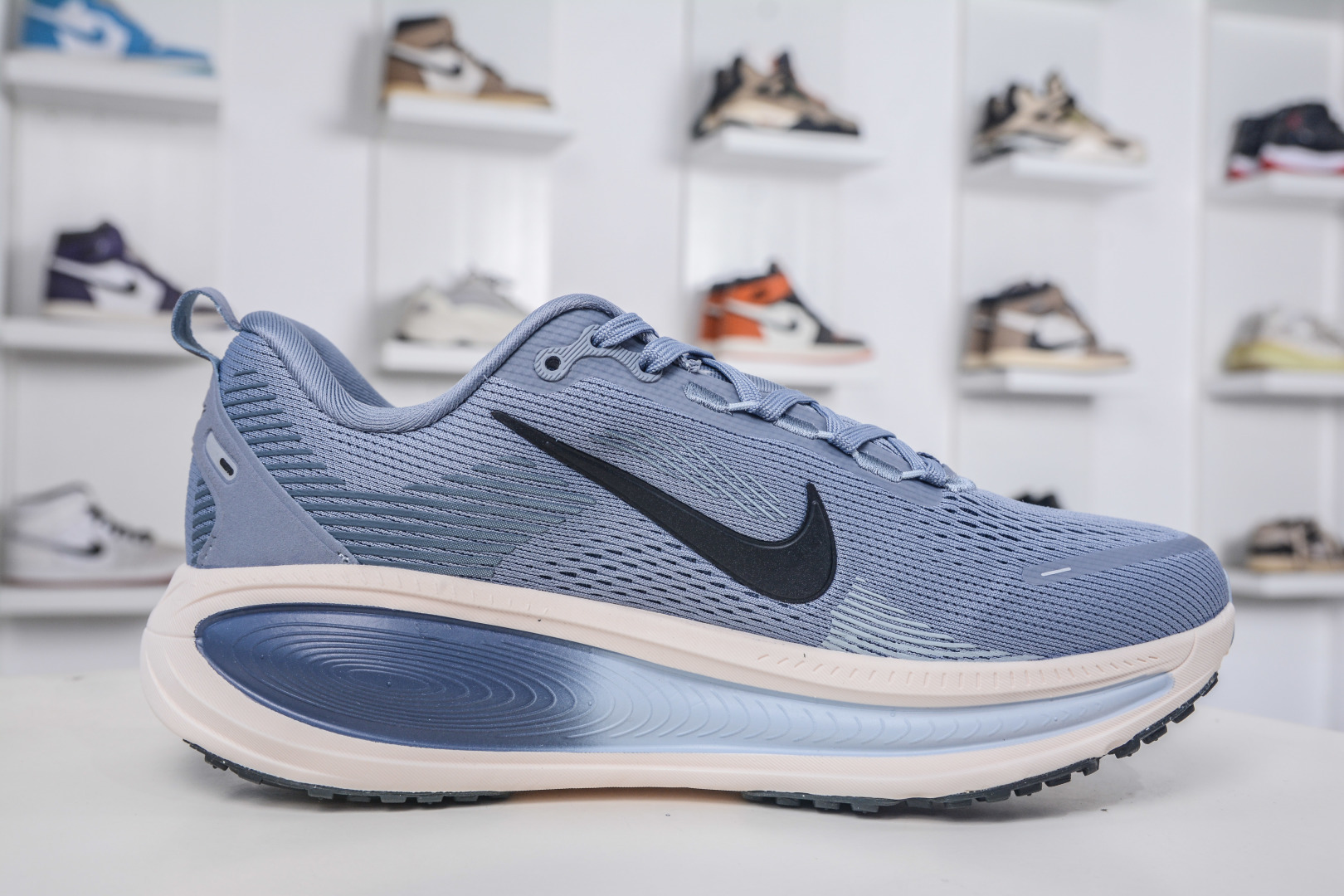 X版 Nike Vomero 18 时尚舒适防滑耐磨 低帮 休闲训练跑步鞋 HM6803-402 X版 Nike Vomero 18 时尚舒适防滑耐磨 低帮 休闲训练跑步鞋 HM6803-402