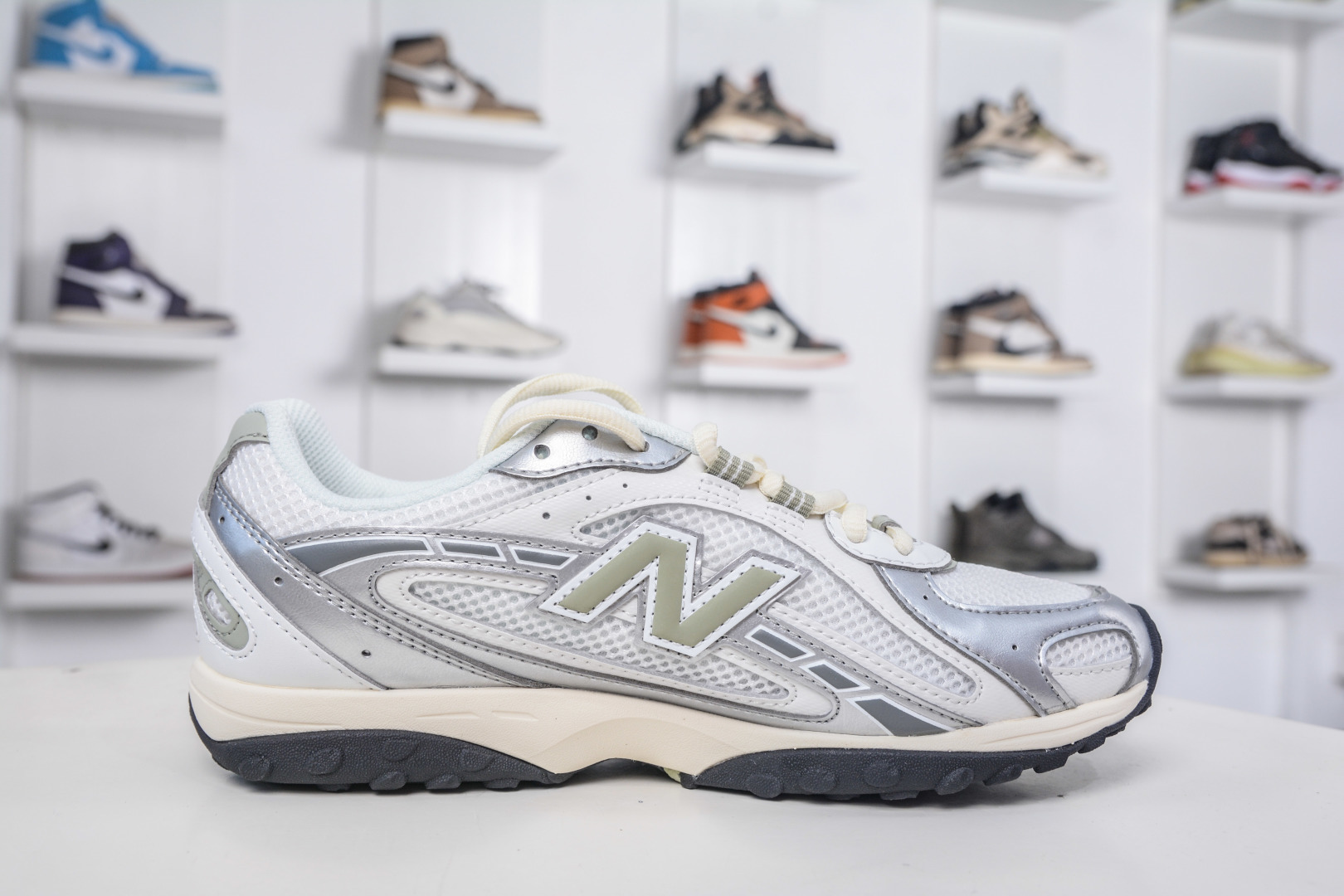 240 New Balance 新百伦204系列 白银黑 新百伦复古休闲运动百搭跑步鞋 U204LSWB