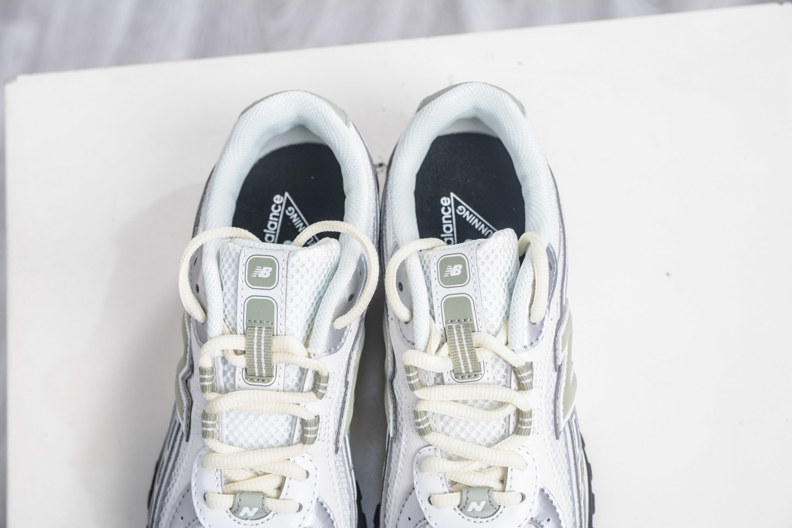 240 New Balance 新百伦204系列 白银黑 新百伦复古休闲运动百搭跑步鞋 U204LSWB