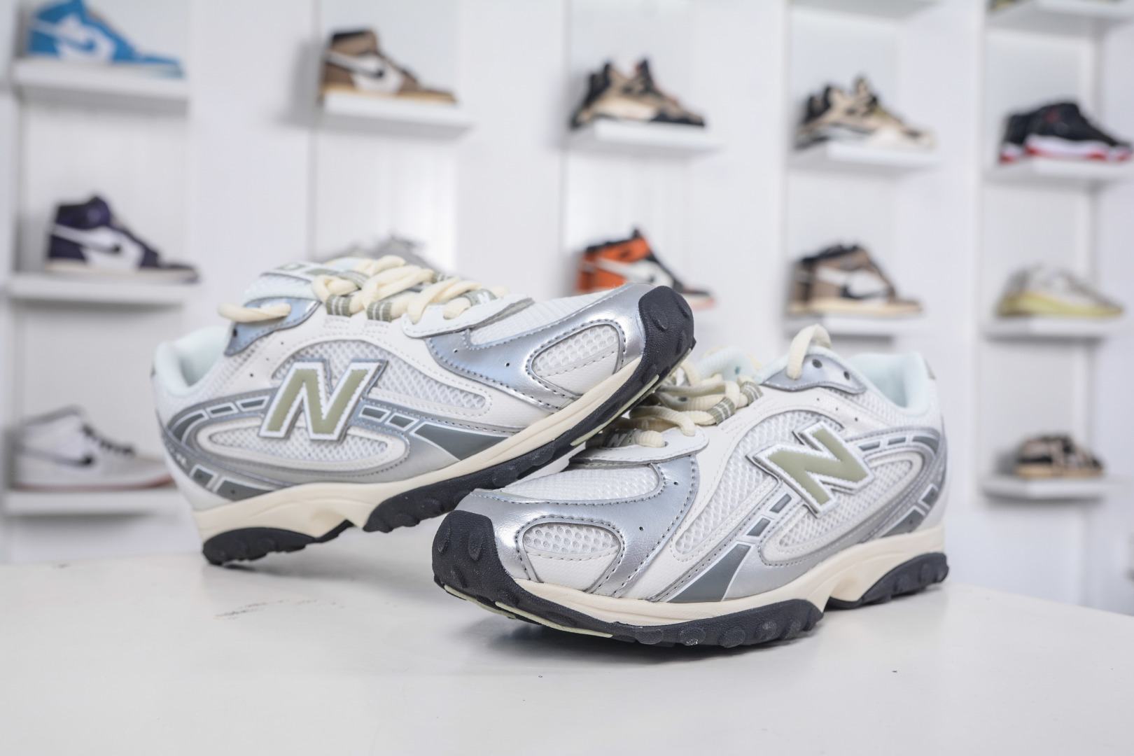 240 New Balance 新百伦204系列 白银黑 新百伦复古休闲运动百搭跑步鞋 U204LSWB