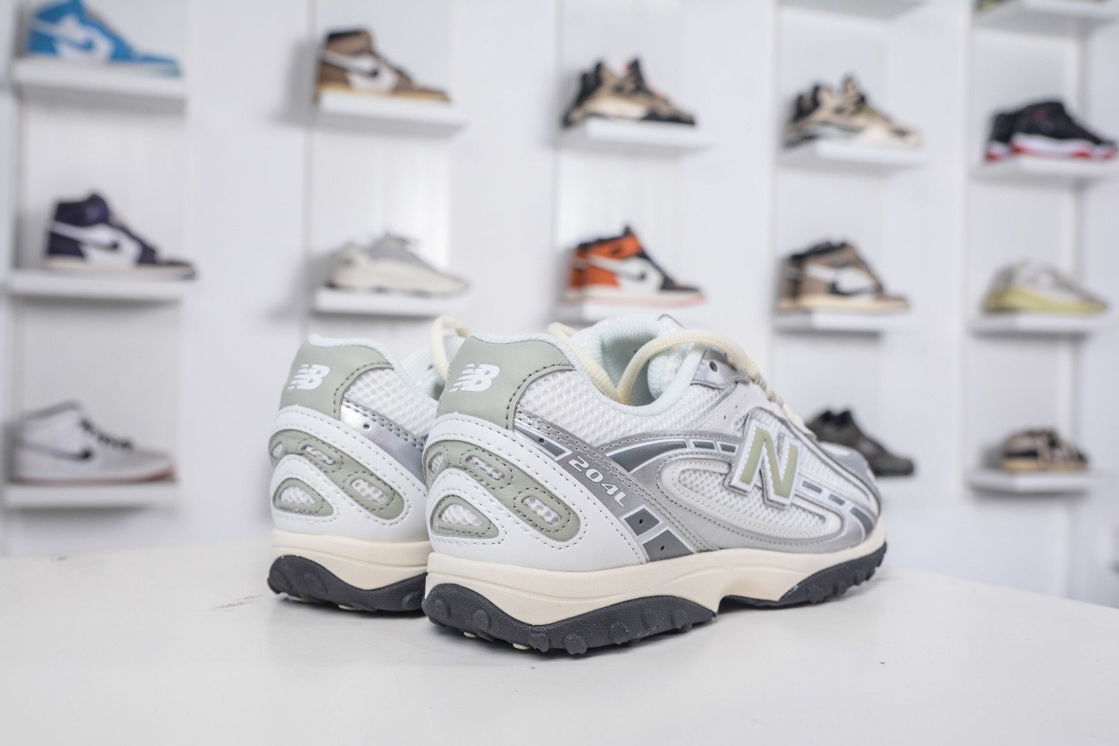 240 New Balance 新百伦204系列 白银黑 新百伦复古休闲运动百搭跑步鞋 U204LSWB