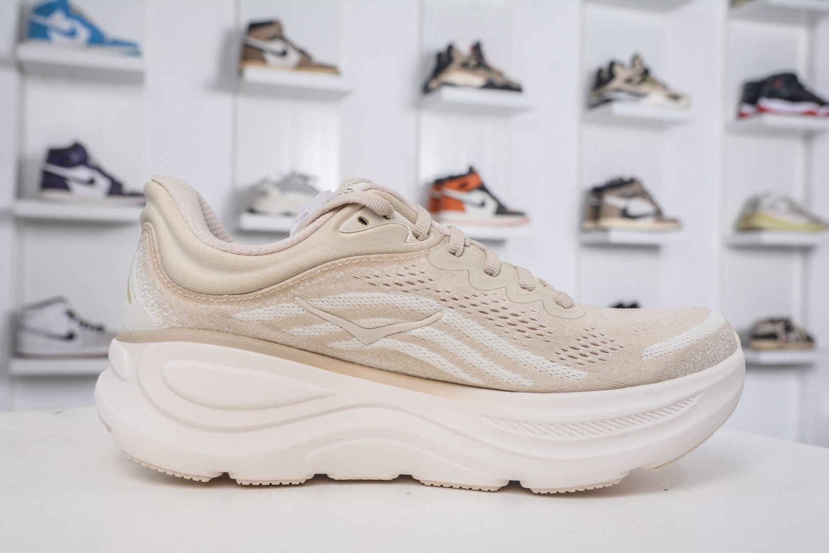 200 X版 HOKA ONE ONE Bondi 9 邦迪九代 机能缓震跑鞋 1162011/OLTM