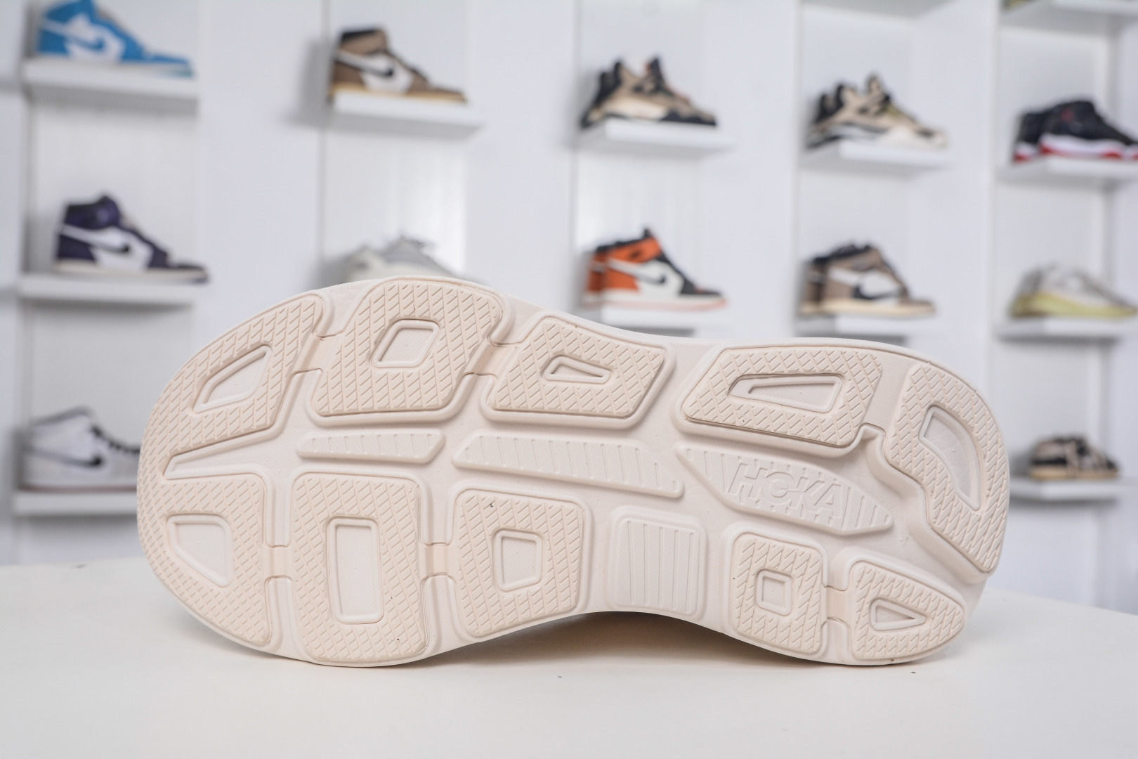 200 X版 HOKA ONE ONE Bondi 9 邦迪九代 机能缓震跑鞋 1162011/OLTM