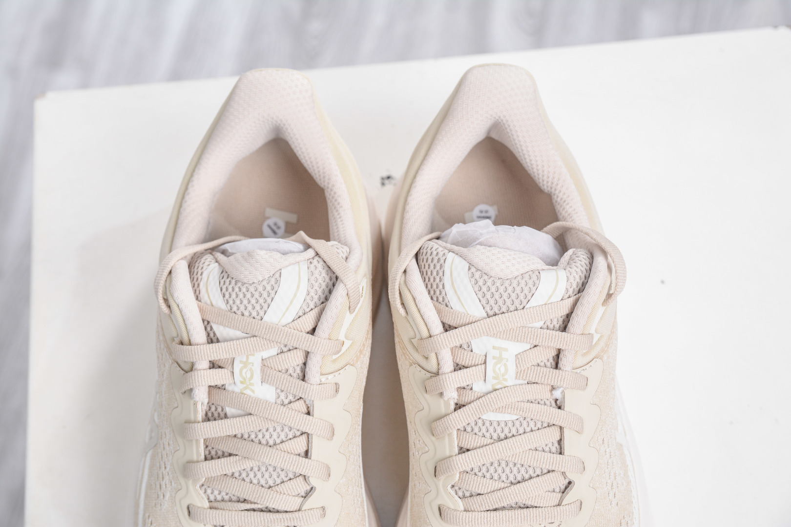 200 X版 HOKA ONE ONE Bondi 9 邦迪九代 机能缓震跑鞋 1162011/OLTM