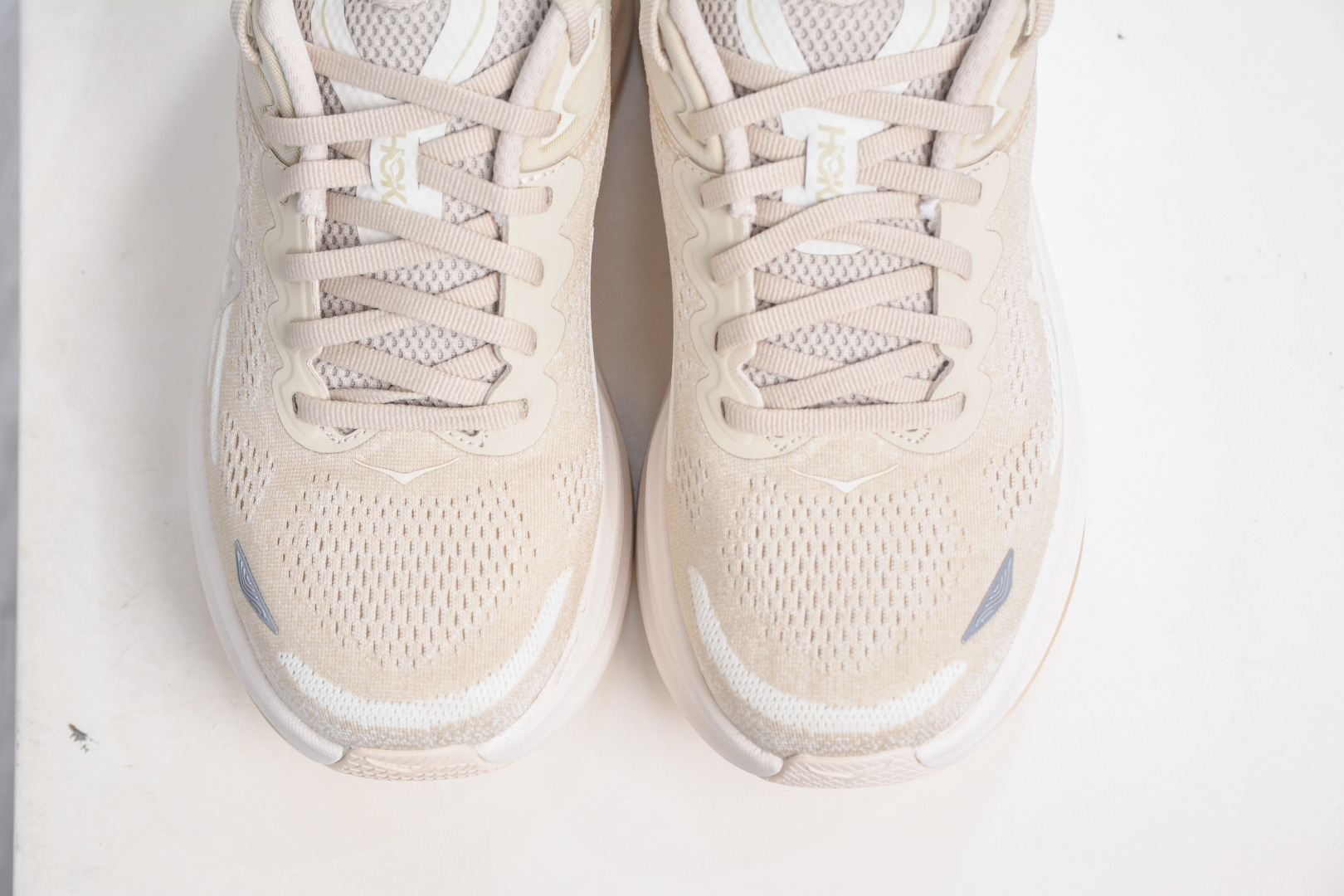 200 X版 HOKA ONE ONE Bondi 9 邦迪九代 机能缓震跑鞋 1162011/OLTM