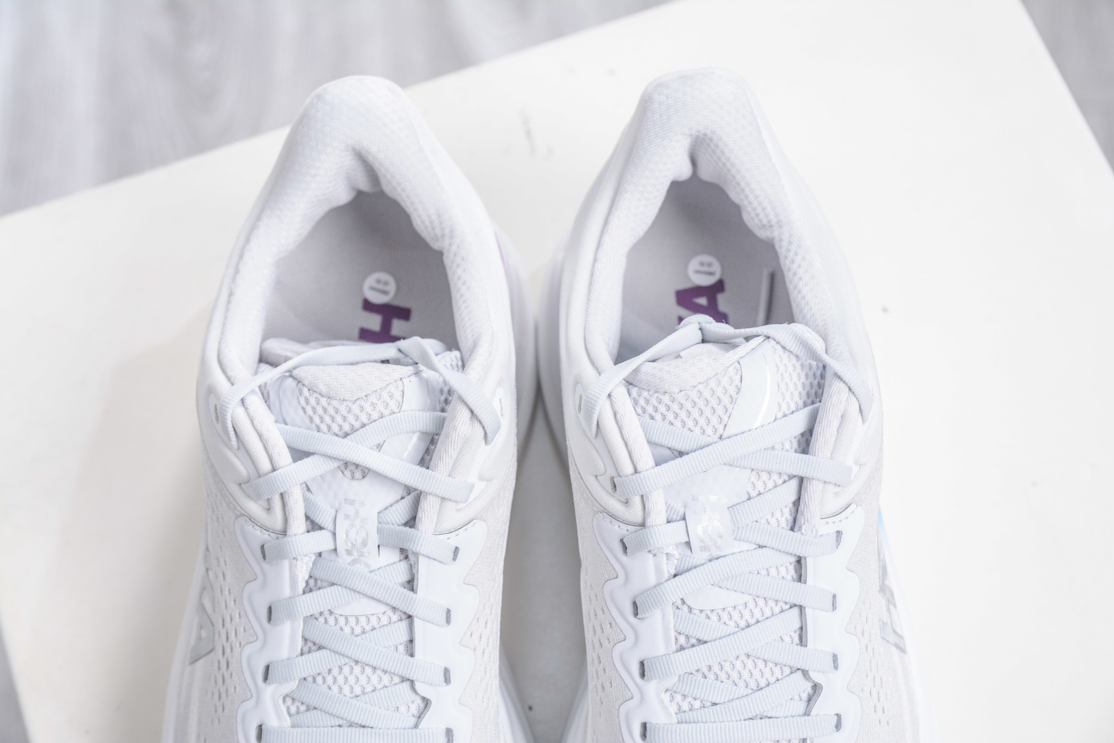 200 X版 HOKA ONE ONE Bondi 9 邦迪九代 机能缓震跑鞋 1162012/CYWH