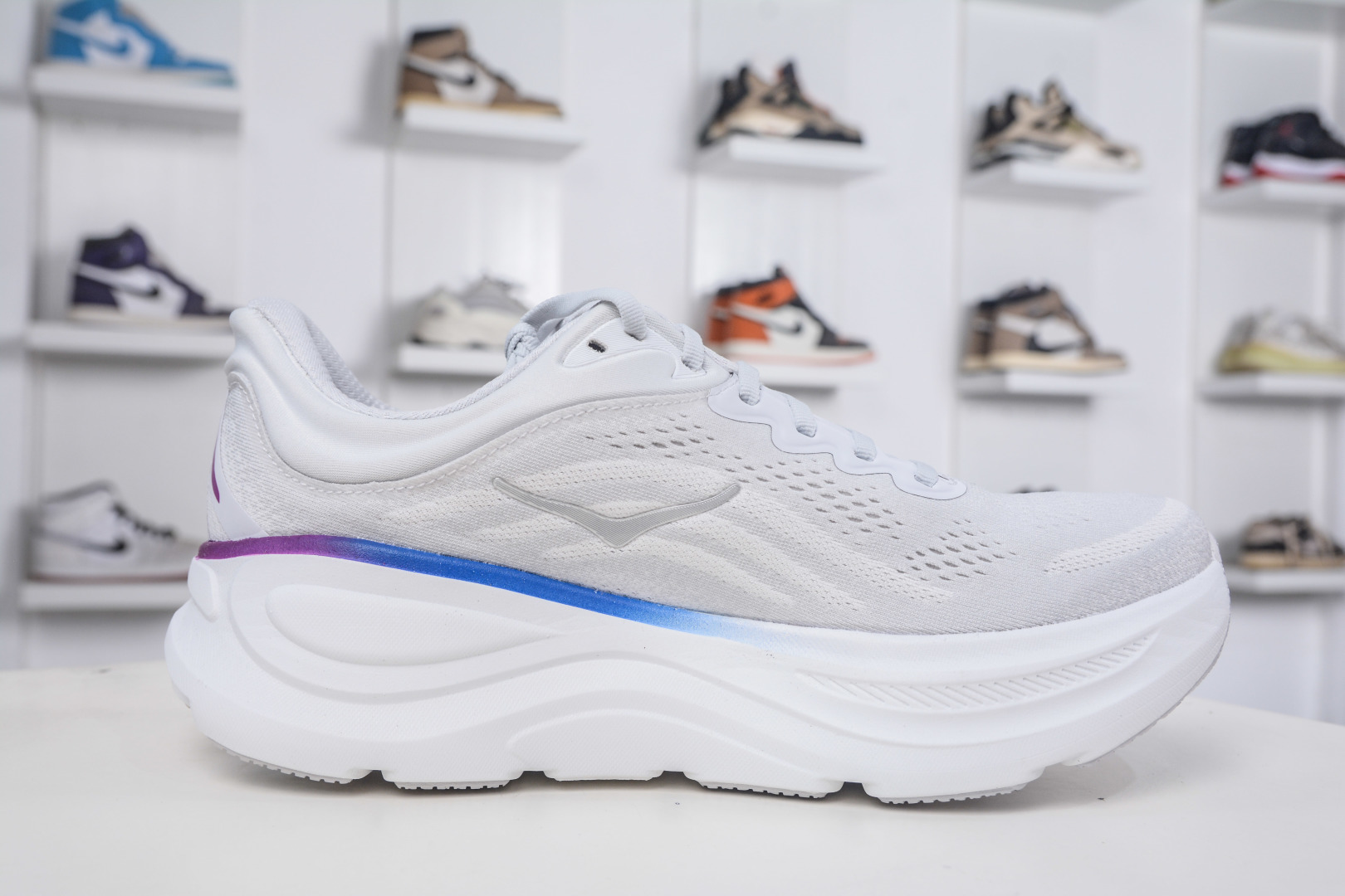 200 X版 HOKA ONE ONE Bondi 9 邦迪九代 机能缓震跑鞋 1162012/CYWH