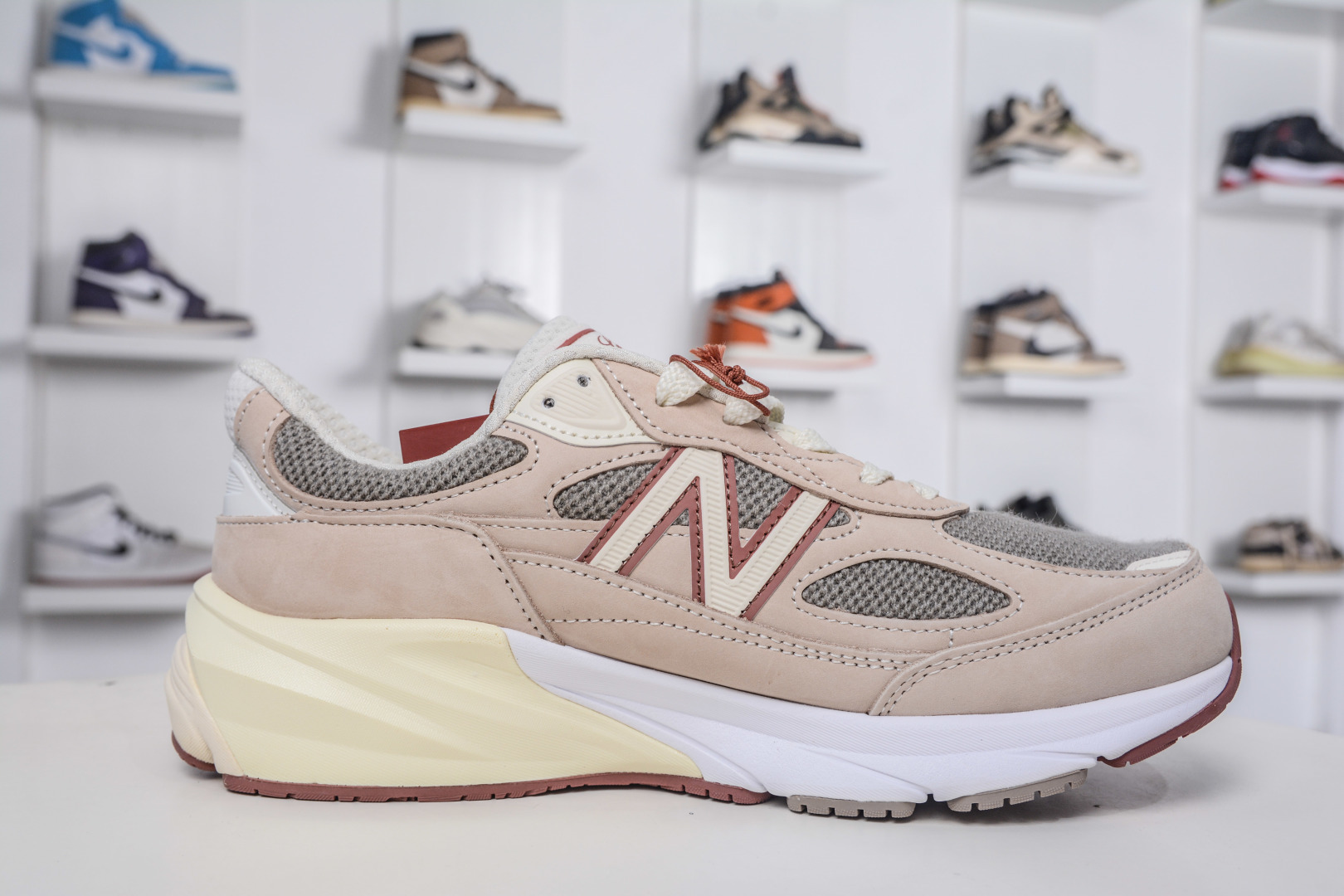 450 ZC总裁版Loro Piana x New Balance 990系列 新百伦NB990V6 第六代总统复古慢跑鞋 联名灰酒红 U990LO6-Chinese UA Cheap High Quatity Brand Clothes Bags handbags Sneakers wholesale wholesaler seller from China Factory suppliers Fashion Clothing Shoes best Quality Beautiful Price 450 ZC总裁版Loro Piana x New Balance 990系列 新百伦NB990V6 第六代总统复古慢跑鞋 联名灰酒红 U990LO6