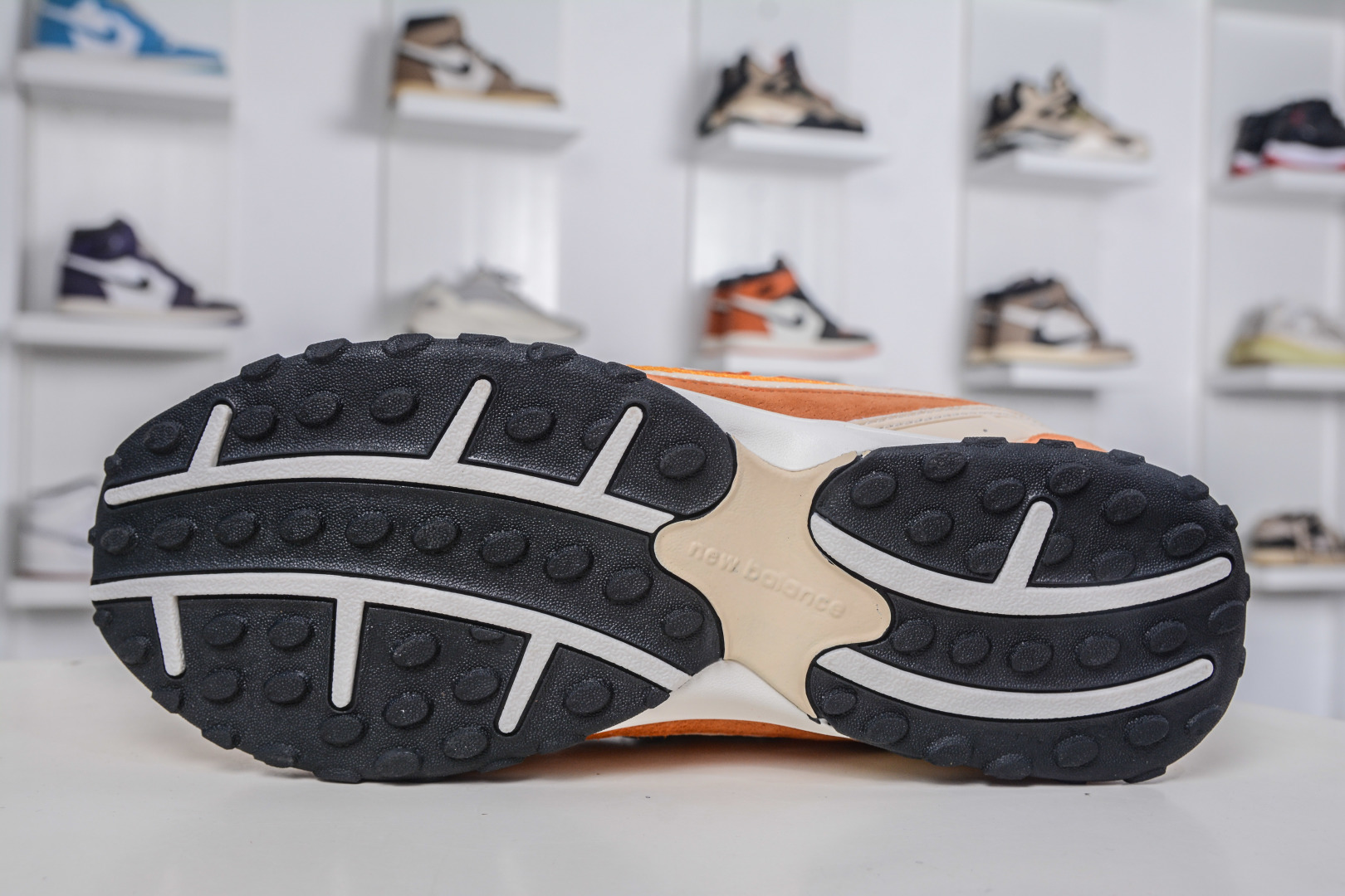 KITH x New Balance 204 Series Orange Retro Casual Running Shoes 6 cmp i1757609599959 9780 0 4