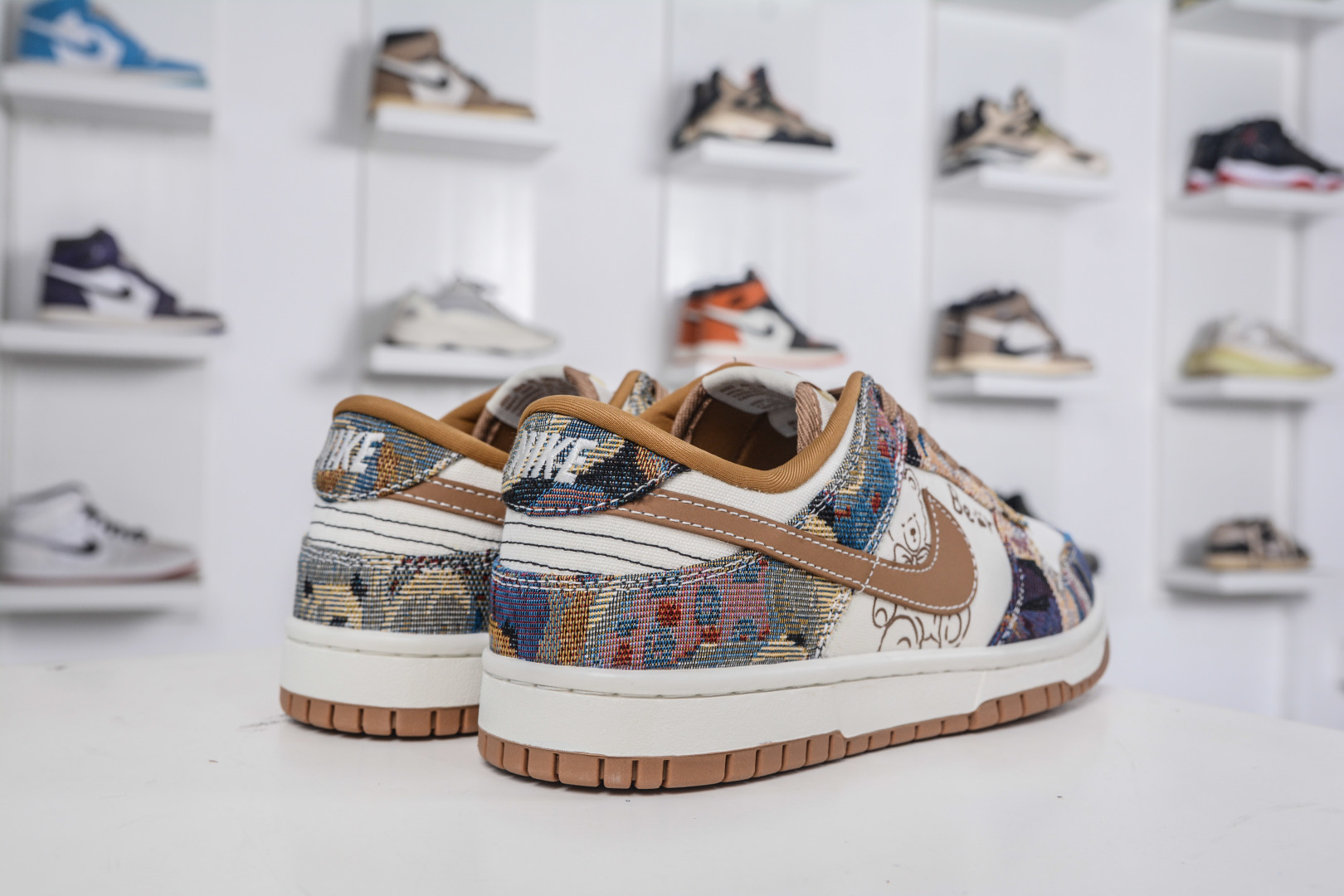 Nike SB Dunk Low Retro Woven Bear Sneakers, Original Top Layer Material 7 cmp i1757609791446 3805 0 5