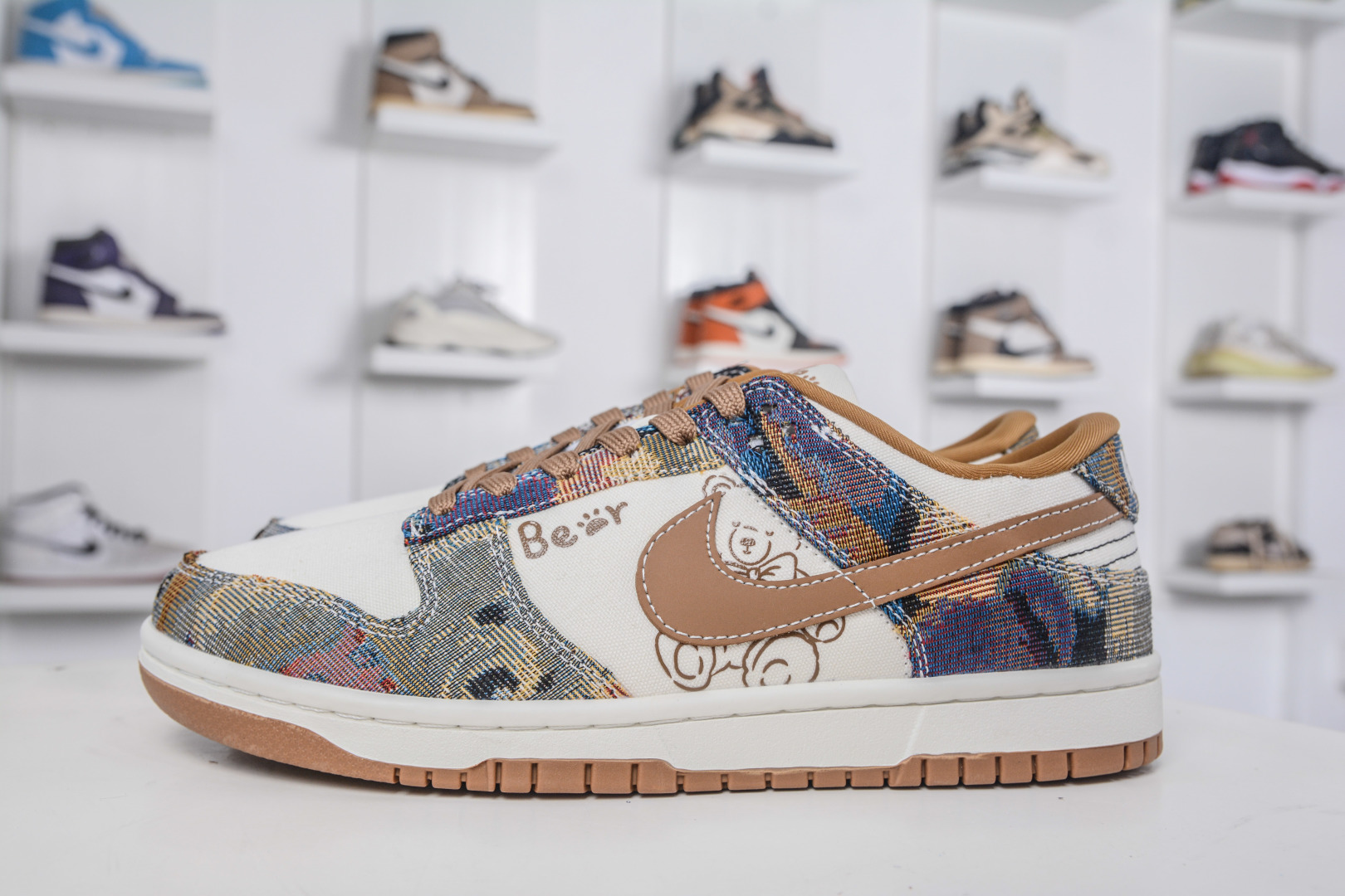 Nike SB Dunk Low Retro Woven Bear Sneakers, Original Top Layer Material 2 cmp i1757609792949 1381 0 0