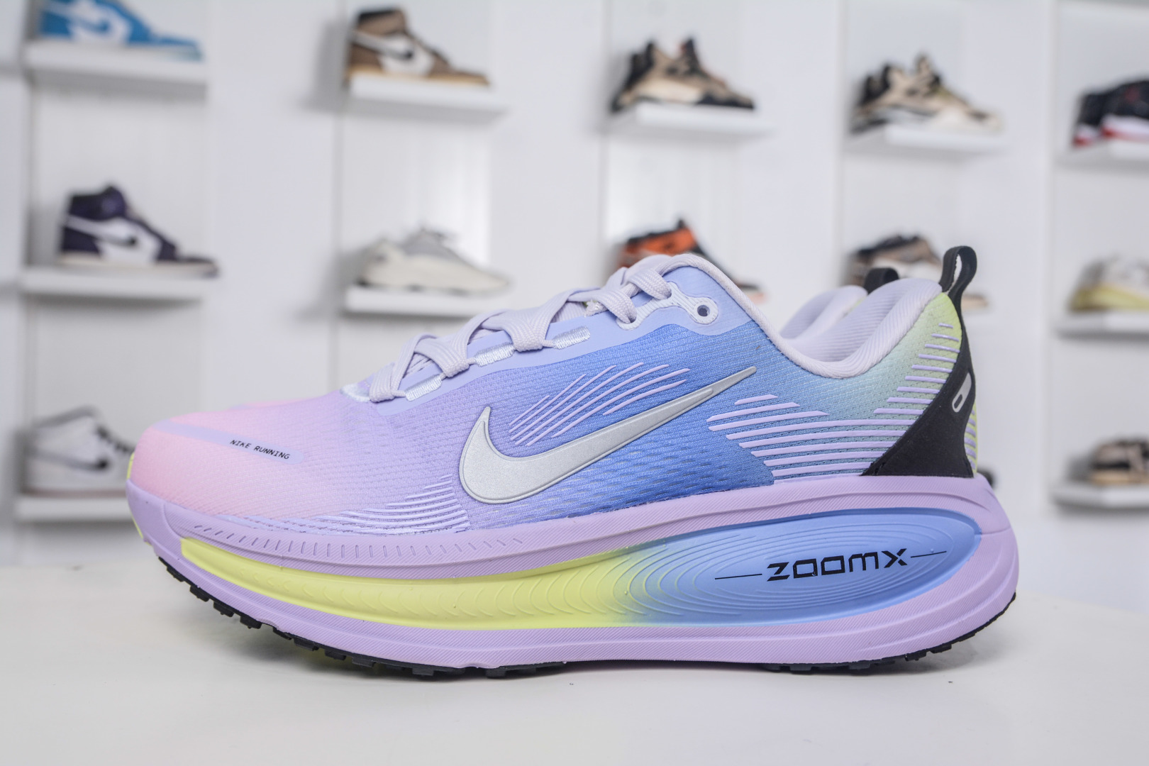 Nike Vomero 18: Stylish, Comfortable, and Durable Running Shoes for Women 1 cmp i1757610421392 9143 0 0