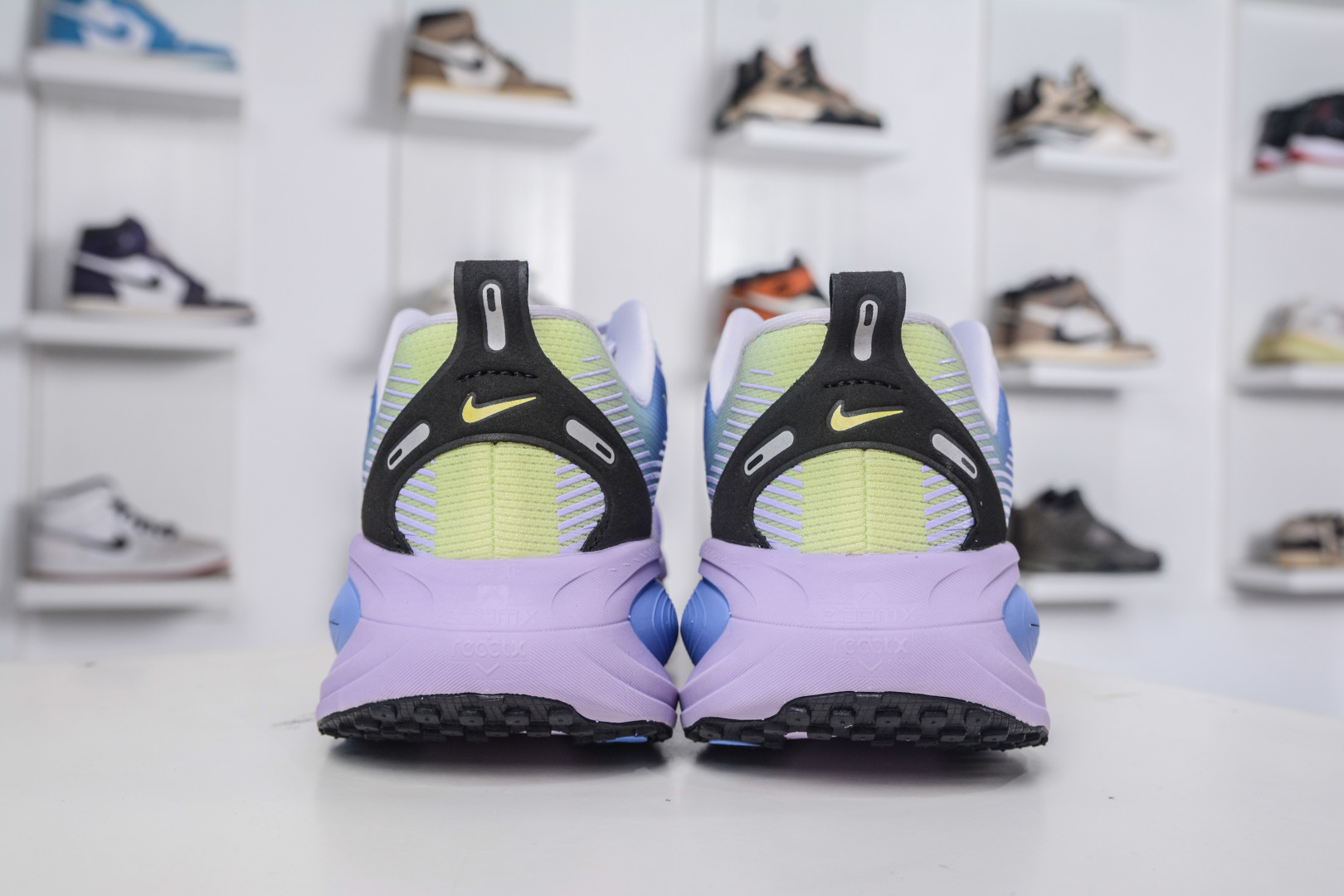 Nike Vomero 18: Stylish, Comfortable, and Durable Running Shoes for Women 2 cmp i1757610421394 4635 0 1