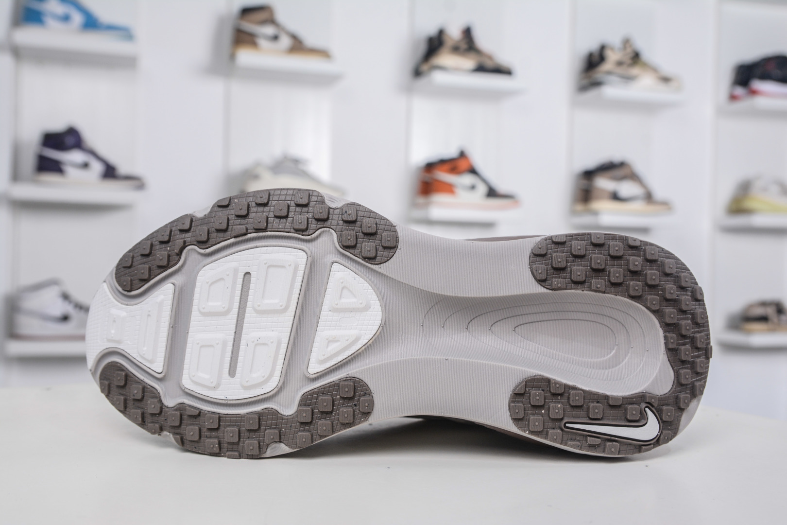 X版 Nike Vomero 18 时尚舒适防滑耐磨 低帮 休闲训练跑步鞋 HM6804-003-莆田鞋,莆田鞋货源,高仿鞋,高仿鞋货源,安福档口,莆田高仿鞋,莆田鞋批发,高仿鞋批发,莆田高仿运动鞋,高仿运动鞋,莆田运动鞋 X版 Nike Vomero 18 时尚舒适防滑耐磨 低帮 休闲训练跑步鞋 HM6804-003