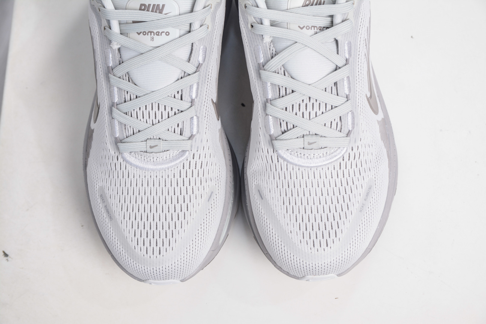 X版 Nike Vomero 18 时尚舒适防滑耐磨 低帮 休闲训练跑步鞋 HM6804-003-莆田鞋,莆田鞋货源,高仿鞋,高仿鞋货源,安福档口,莆田高仿鞋,莆田鞋批发,高仿鞋批发,莆田高仿运动鞋,高仿运动鞋,莆田运动鞋 X版 Nike Vomero 18 时尚舒适防滑耐磨 低帮 休闲训练跑步鞋 HM6804-003