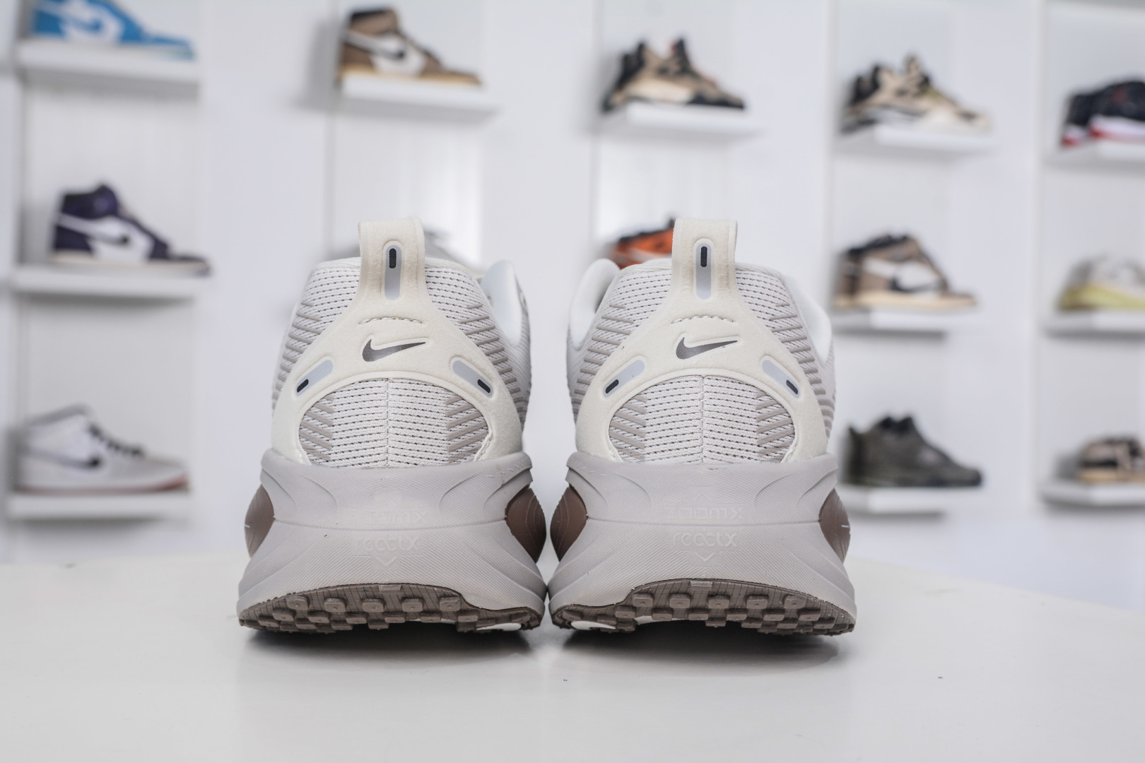 X版 Nike Vomero 18 时尚舒适防滑耐磨 低帮 休闲训练跑步鞋 HM6804-003-莆田鞋,莆田鞋货源,高仿鞋,高仿鞋货源,安福档口,莆田高仿鞋,莆田鞋批发,高仿鞋批发,莆田高仿运动鞋,高仿运动鞋,莆田运动鞋 X版 Nike Vomero 18 时尚舒适防滑耐磨 低帮 休闲训练跑步鞋 HM6804-003