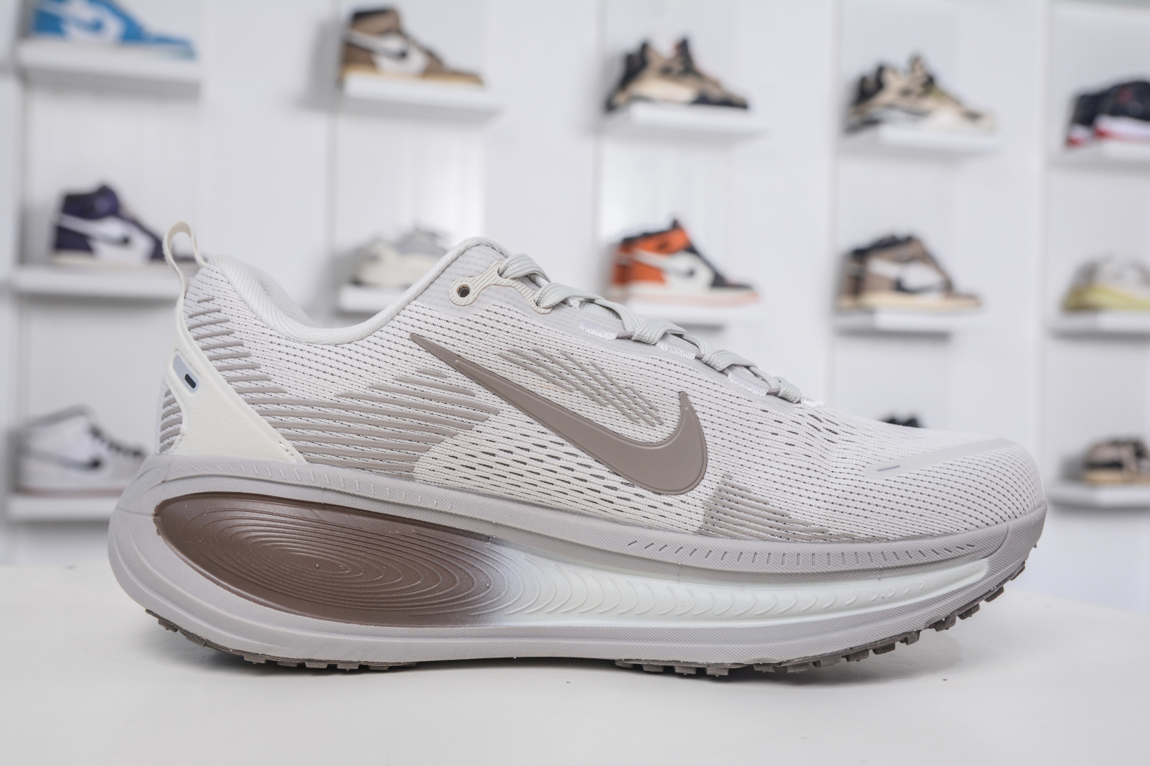 X版 Nike Vomero 18 时尚舒适防滑耐磨 低帮 休闲训练跑步鞋 HM6804-003-莆田鞋,莆田鞋货源,高仿鞋,高仿鞋货源,安福档口,莆田高仿鞋,莆田鞋批发,高仿鞋批发,莆田高仿运动鞋,高仿运动鞋,莆田运动鞋 X版 Nike Vomero 18 时尚舒适防滑耐磨 低帮 休闲训练跑步鞋 HM6804-003