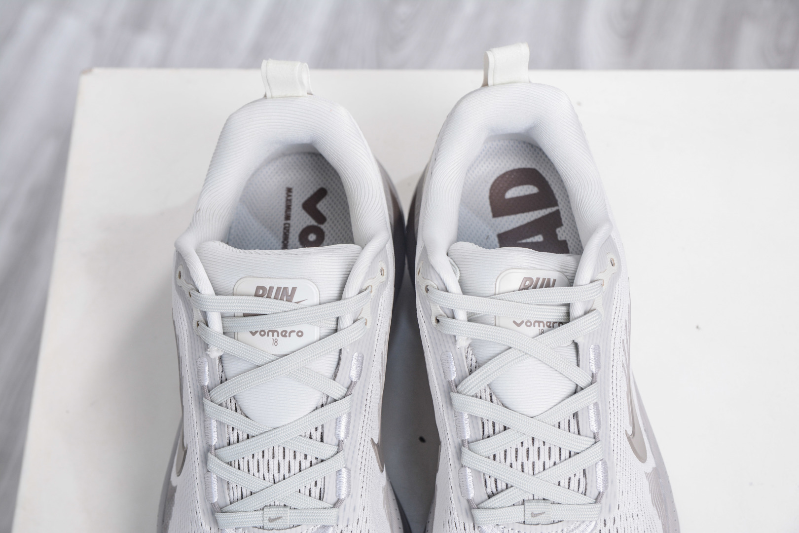 X版 Nike Vomero 18 时尚舒适防滑耐磨 低帮 休闲训练跑步鞋 HM6804-003-莆田鞋,莆田鞋货源,高仿鞋,高仿鞋货源,安福档口,莆田高仿鞋,莆田鞋批发,高仿鞋批发,莆田高仿运动鞋,高仿运动鞋,莆田运动鞋 X版 Nike Vomero 18 时尚舒适防滑耐磨 低帮 休闲训练跑步鞋 HM6804-003