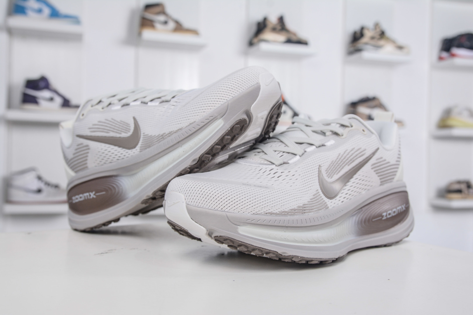 X版 Nike Vomero 18 时尚舒适防滑耐磨 低帮 休闲训练跑步鞋 HM6804-003-莆田鞋,莆田鞋货源,高仿鞋,高仿鞋货源,安福档口,莆田高仿鞋,莆田鞋批发,高仿鞋批发,莆田高仿运动鞋,高仿运动鞋,莆田运动鞋 X版 Nike Vomero 18 时尚舒适防滑耐磨 低帮 休闲训练跑步鞋 HM6804-003