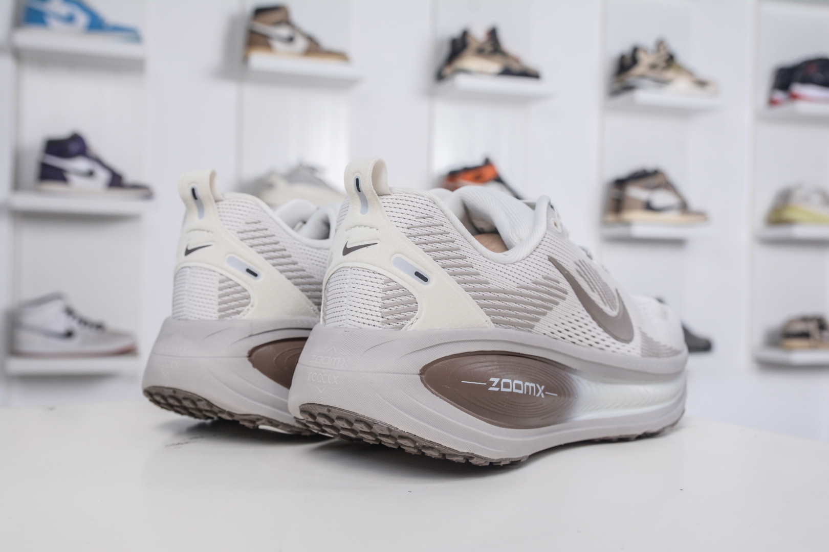 X版 Nike Vomero 18 时尚舒适防滑耐磨 低帮 休闲训练跑步鞋 HM6804-003-莆田鞋,莆田鞋货源,高仿鞋,高仿鞋货源,安福档口,莆田高仿鞋,莆田鞋批发,高仿鞋批发,莆田高仿运动鞋,高仿运动鞋,莆田运动鞋 X版 Nike Vomero 18 时尚舒适防滑耐磨 低帮 休闲训练跑步鞋 HM6804-003