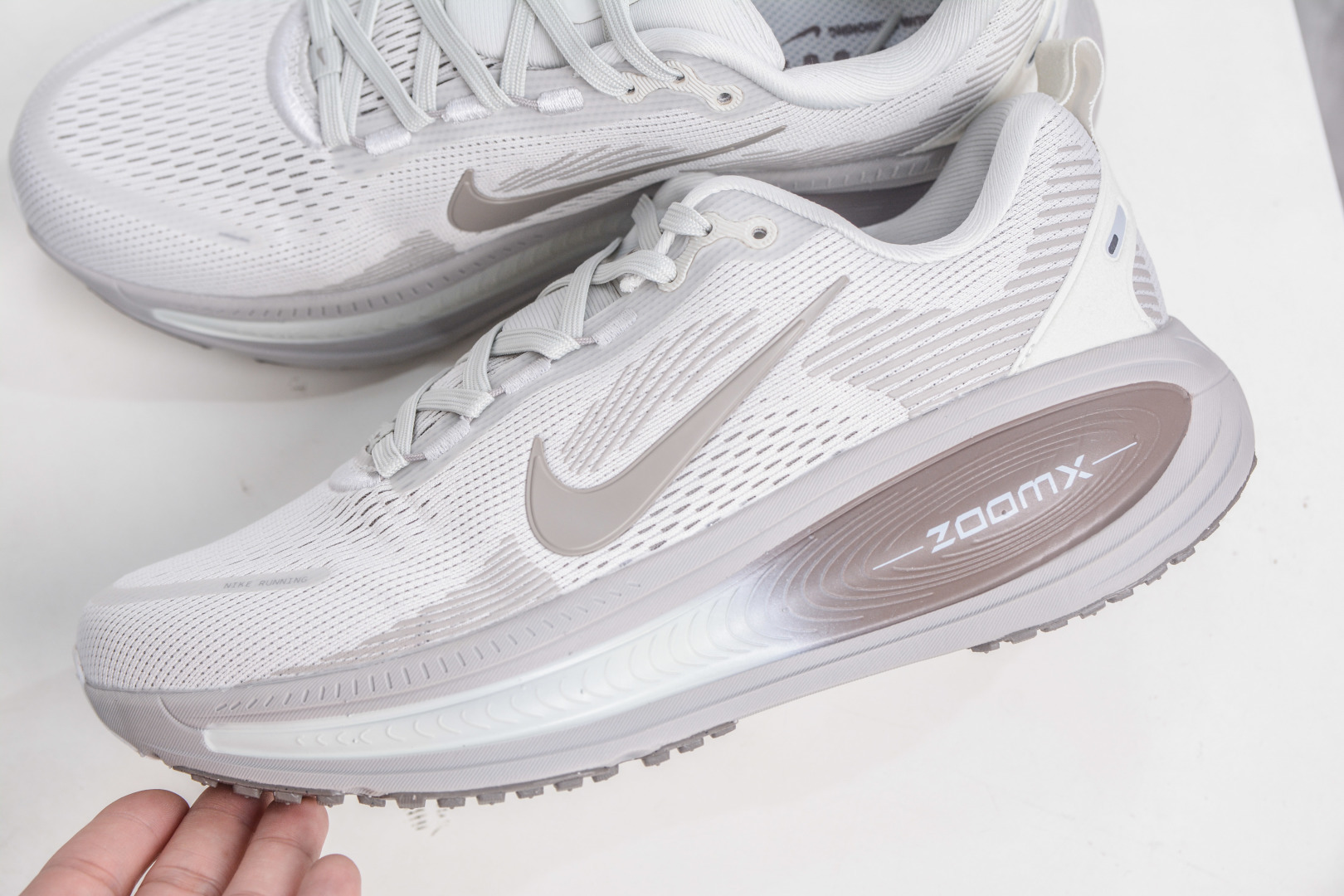 X版 Nike Vomero 18 时尚舒适防滑耐磨 低帮 休闲训练跑步鞋 HM6804-003-莆田鞋,莆田鞋货源,高仿鞋,高仿鞋货源,安福档口,莆田高仿鞋,莆田鞋批发,高仿鞋批发,莆田高仿运动鞋,高仿运动鞋,莆田运动鞋 X版 Nike Vomero 18 时尚舒适防滑耐磨 低帮 休闲训练跑步鞋 HM6804-003