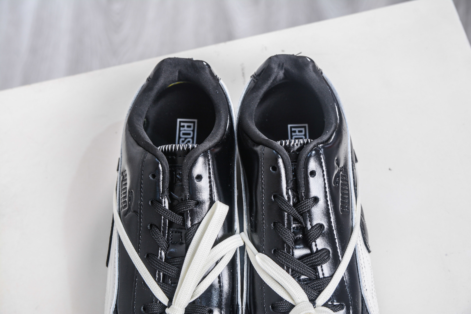 Rose x PUMA彪马 Speedcat 系列 联名款 赛车 德训双鞋带 绑带休闲运动低帮板鞋 404391-01