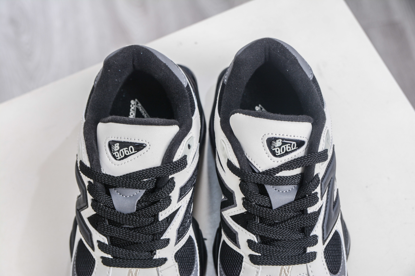 158 开学福利特价 New Balance NB9060系列 U9060Z 新百伦绒面革网布经典百搭防滑耐磨透气低帮生活休闲鞋