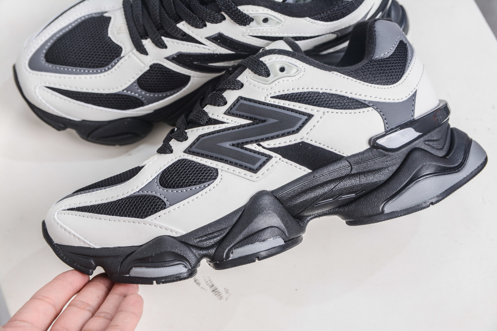 158 开学福利特价 New Balance NB9060系列 U9060Z 新百伦绒面革网布经典百搭防滑耐磨透气低帮生活休闲鞋